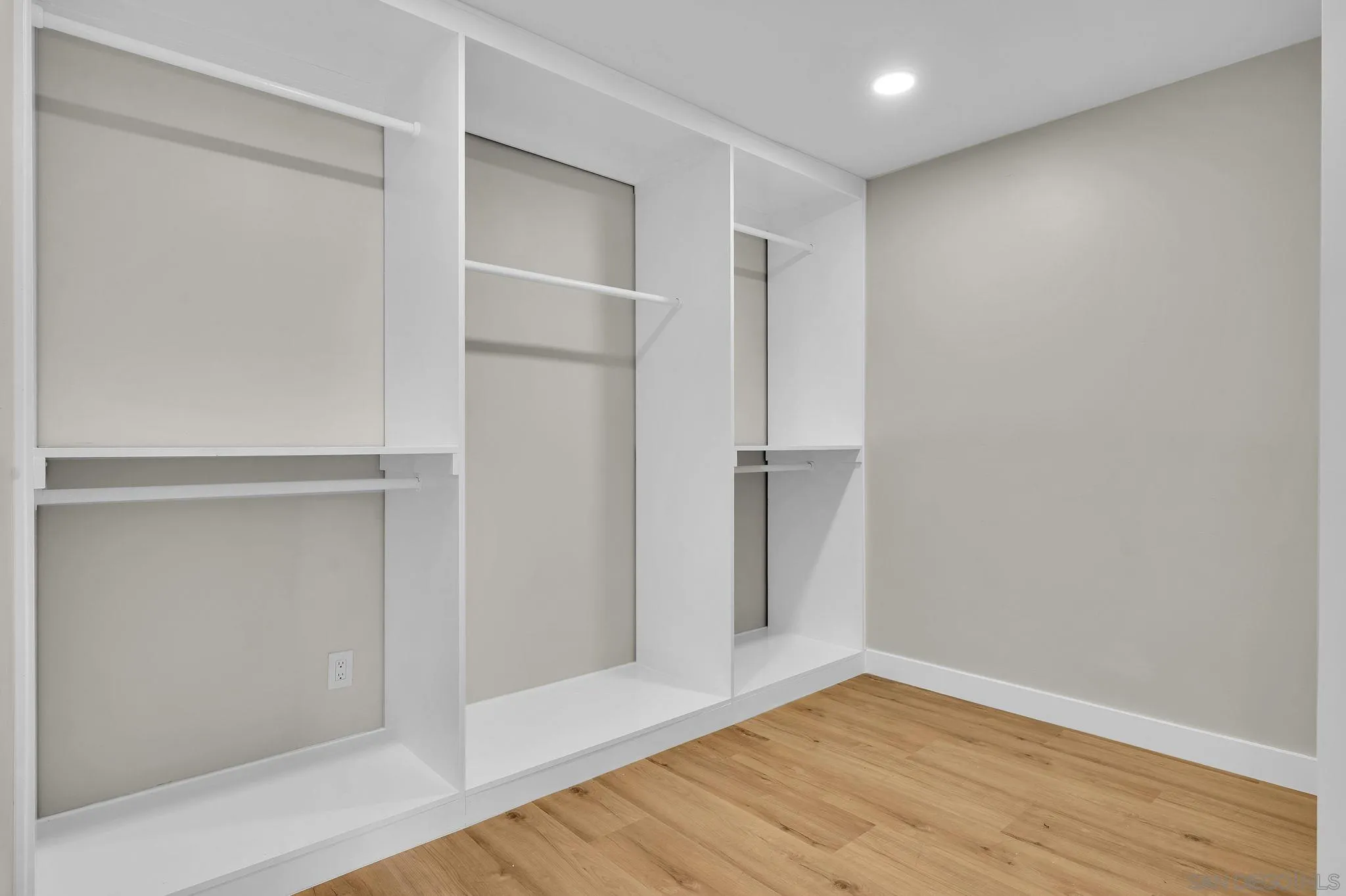 https://cdn.realtyfeed.com/cdn/127/260011711/f4dc6f6dacf2be85b9b8dd787d617cec.webp