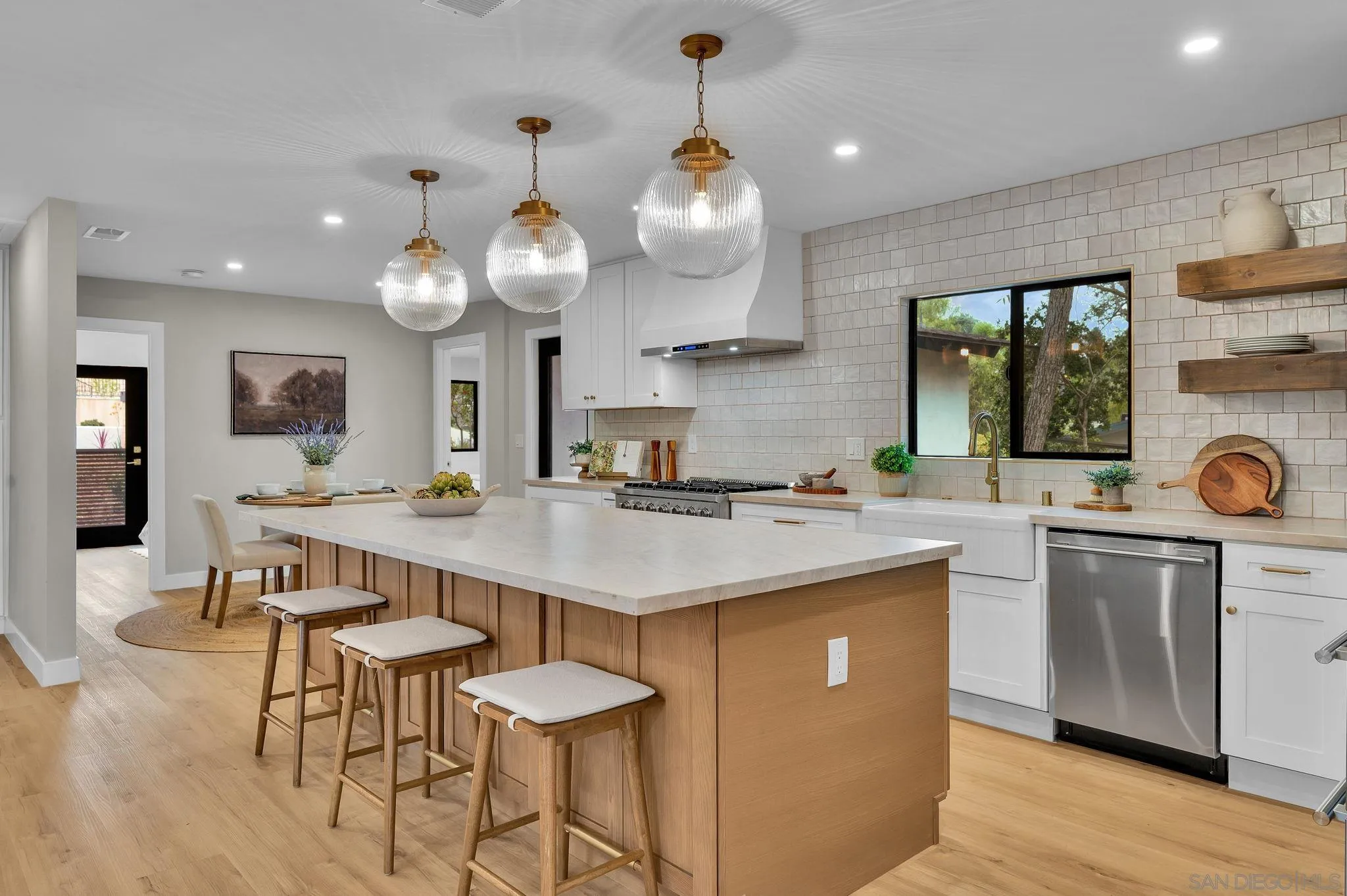 https://cdn.realtyfeed.com/cdn/127/260011711/fa35d10e071e68799a4ed117618230ba.webp