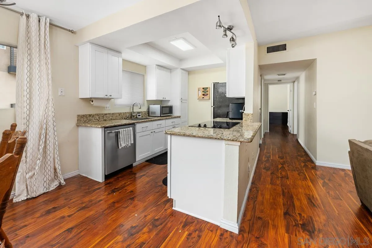 Photo #6: 260011714 Listing: Photo #6