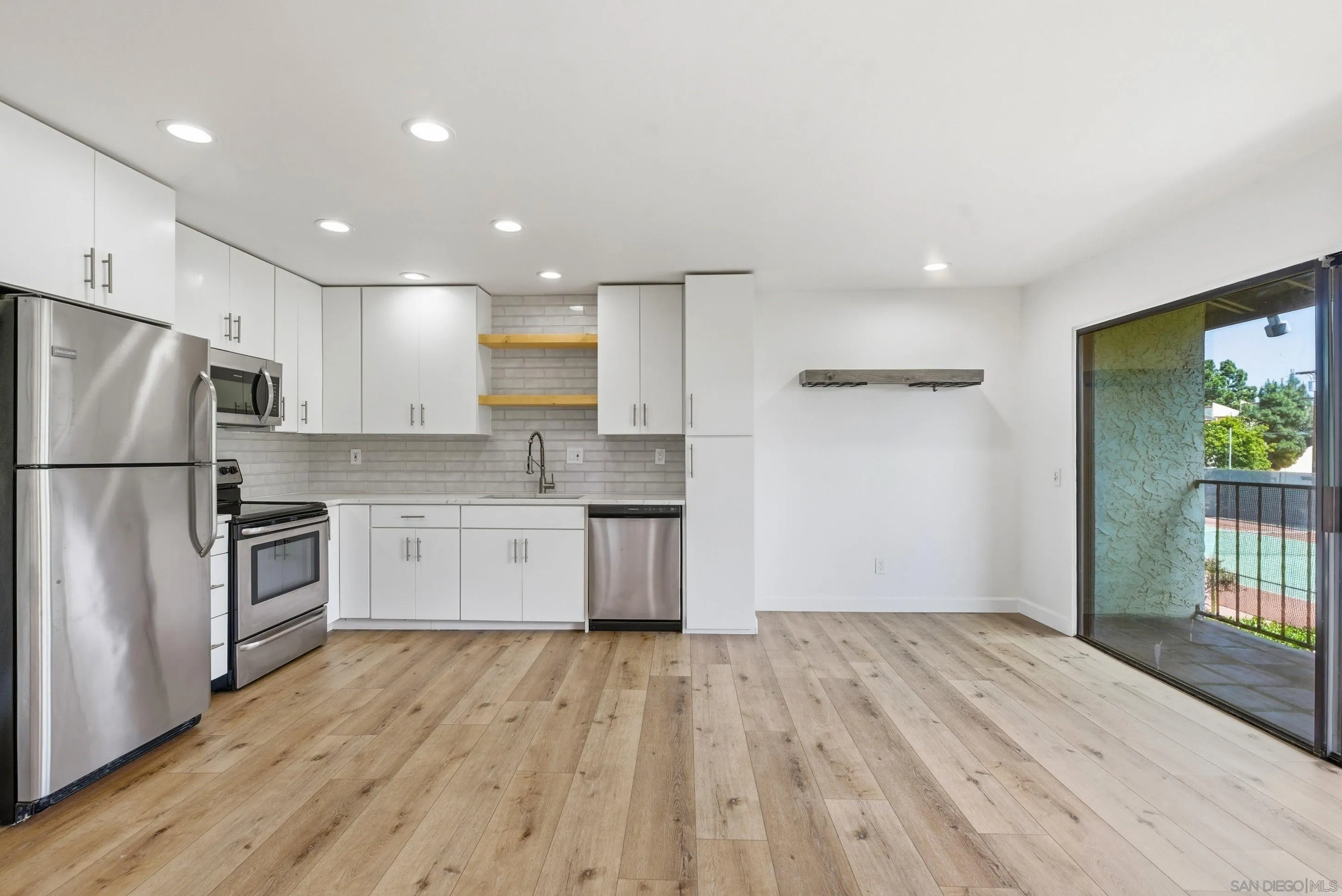 Photo #1: 260011718 Listing: Photo #1