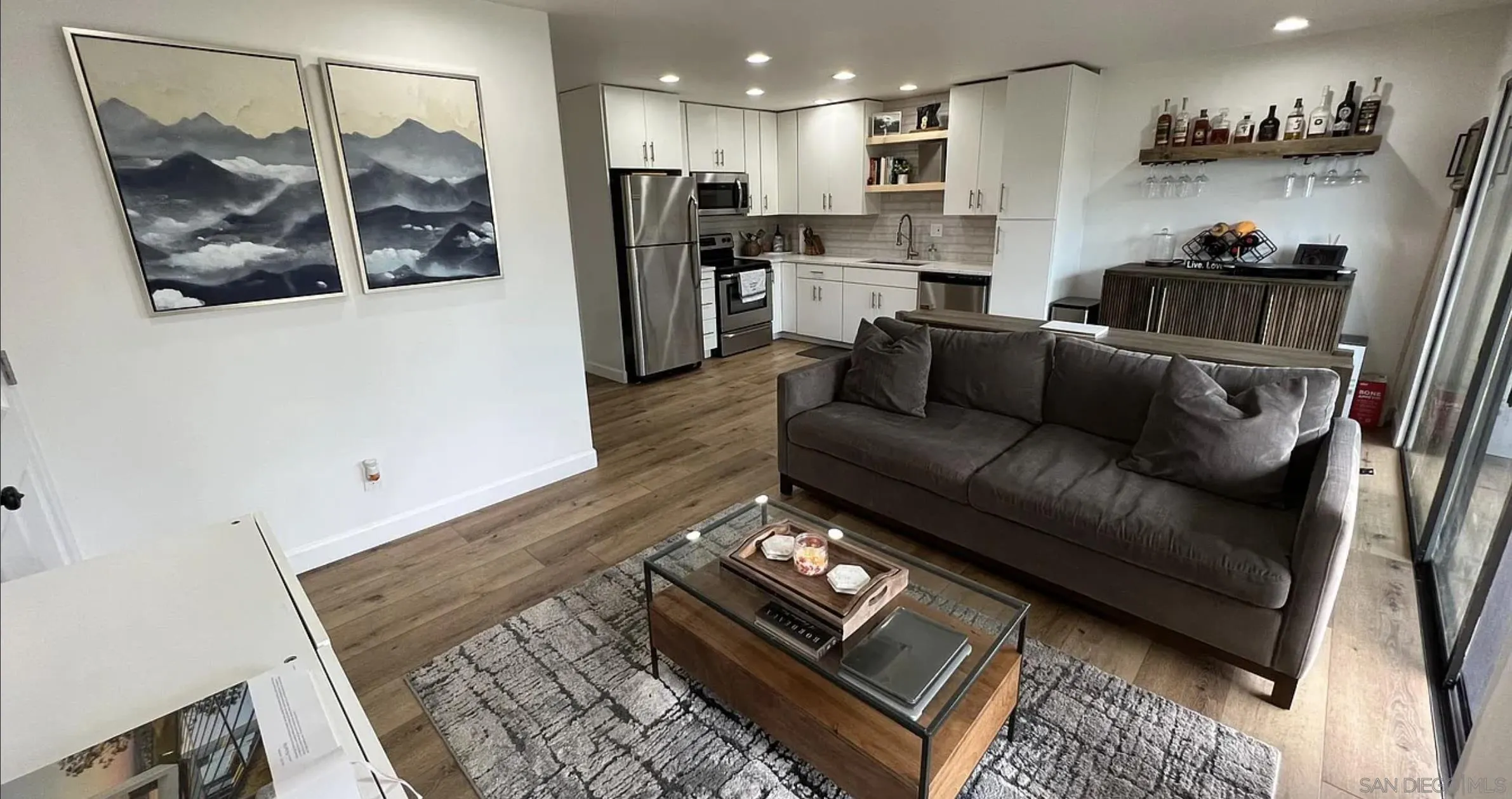 Photo #2: 260011718 Listing: Photo #2