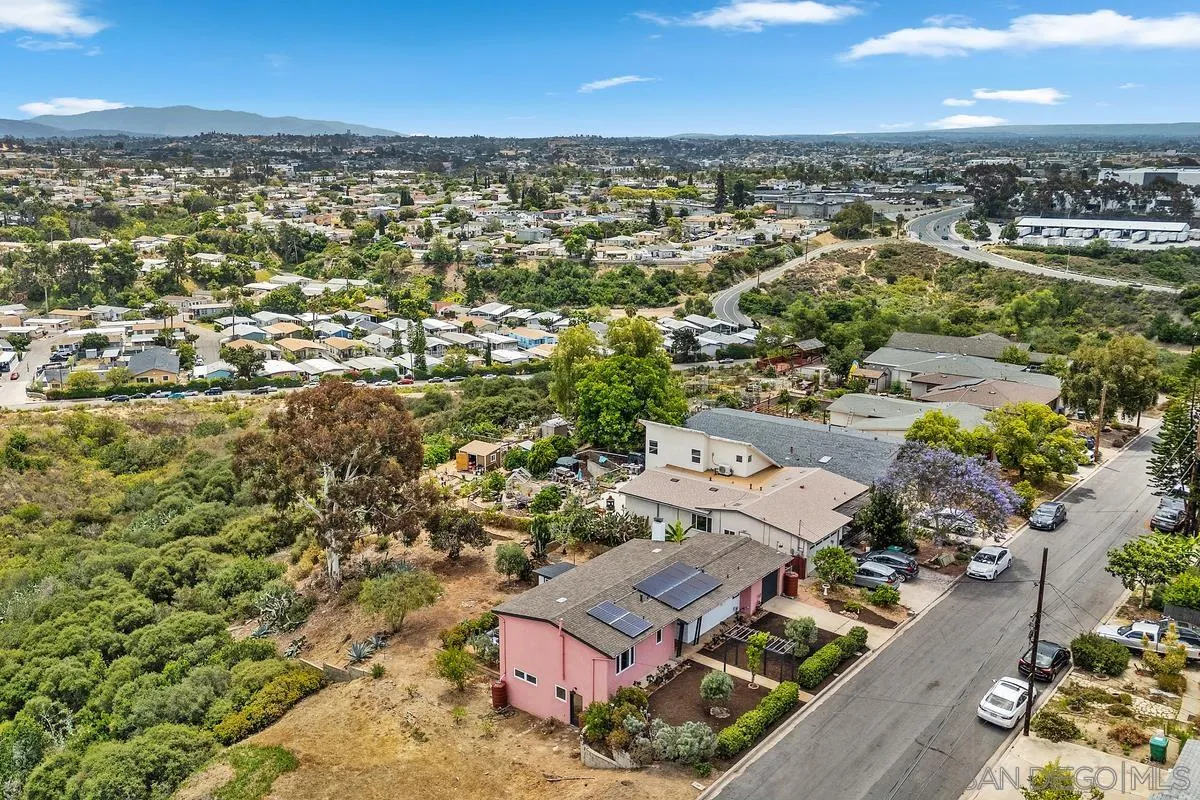 https://cdn.realtyfeed.com/cdn/127/260011724/33f39d862bd83cc6abb314fc1e8b20f8.webp