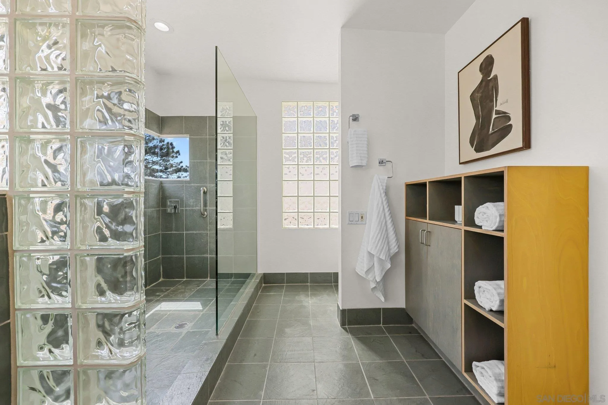 https://cdn.realtyfeed.com/cdn/127/260011726/4a7469882a3d24fd49856808e07bf92e.webp