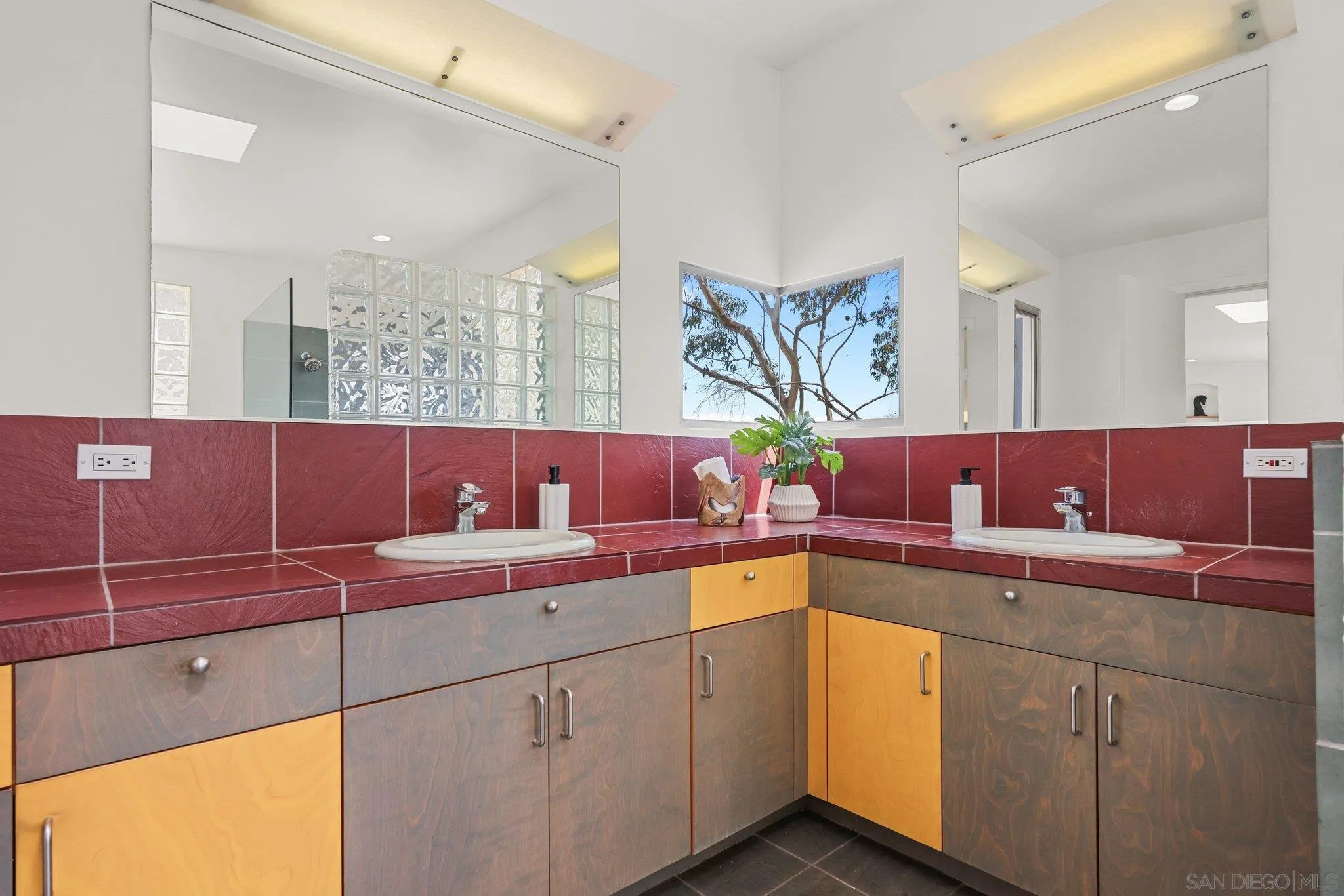 https://cdn.realtyfeed.com/cdn/127/260011726/4de1be54a371e081e6bd1ada8676709c.webp