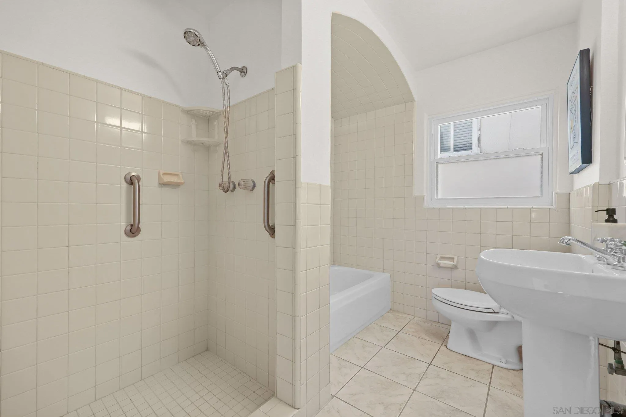 https://cdn.realtyfeed.com/cdn/127/260011726/85a1aa4dc24e5dd9e38aeb7a86b0a6b8.webp