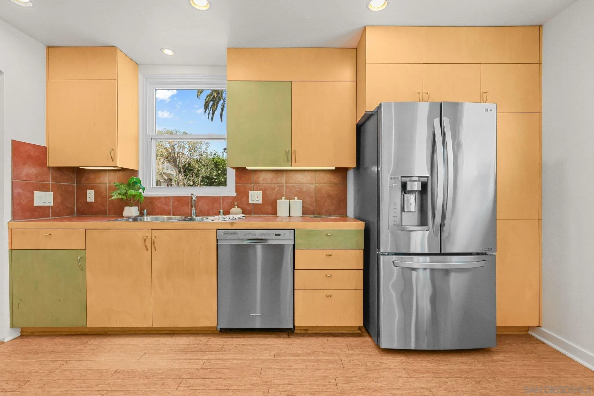 https://cdn.realtyfeed.com/cdn/127/260011726/a486baace2f5d5d95670ddd2739011c4.webp