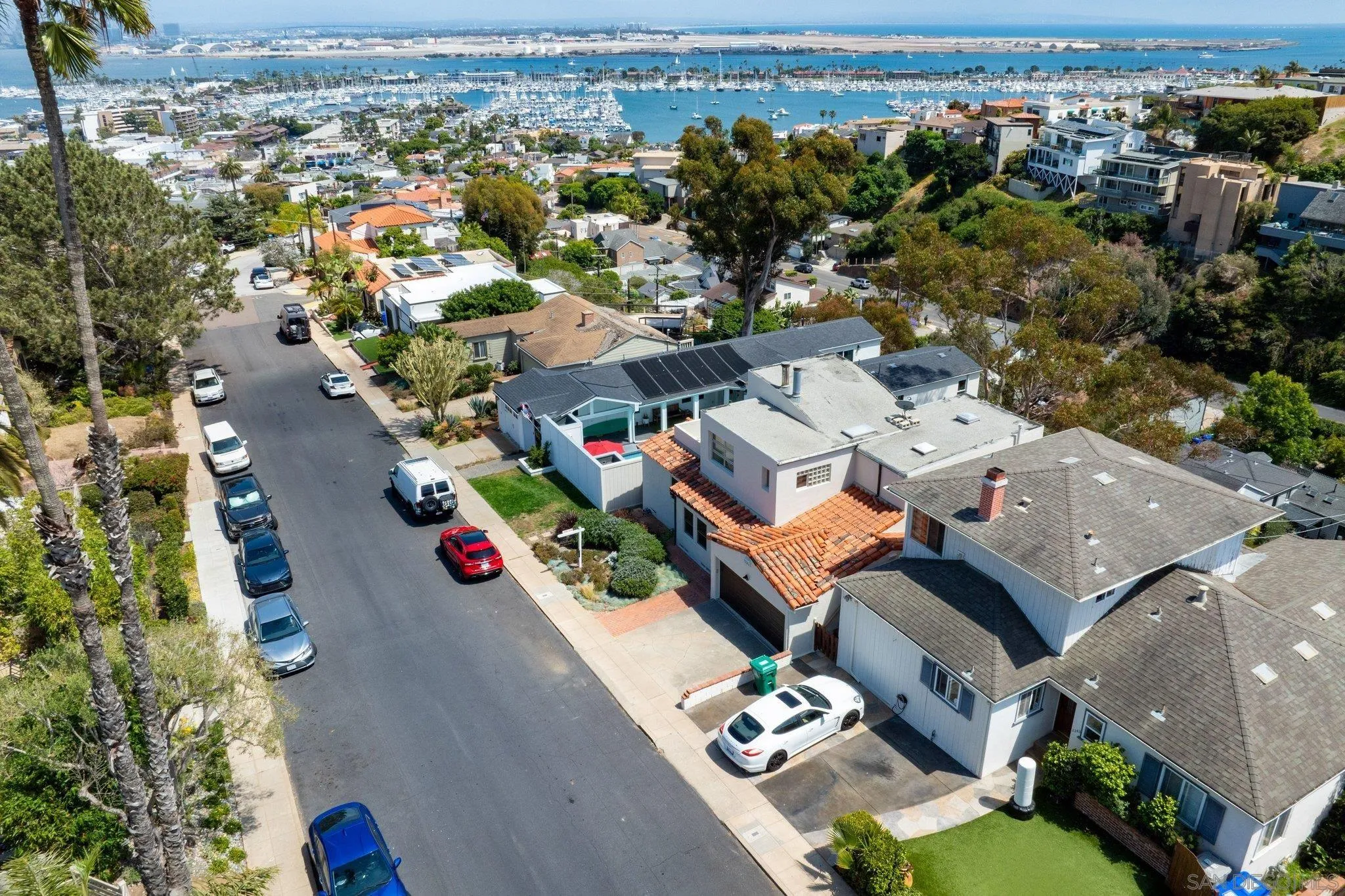 https://cdn.realtyfeed.com/cdn/127/260011726/c3e9abdd2b4160faf67a1316f71cf46d.webp
