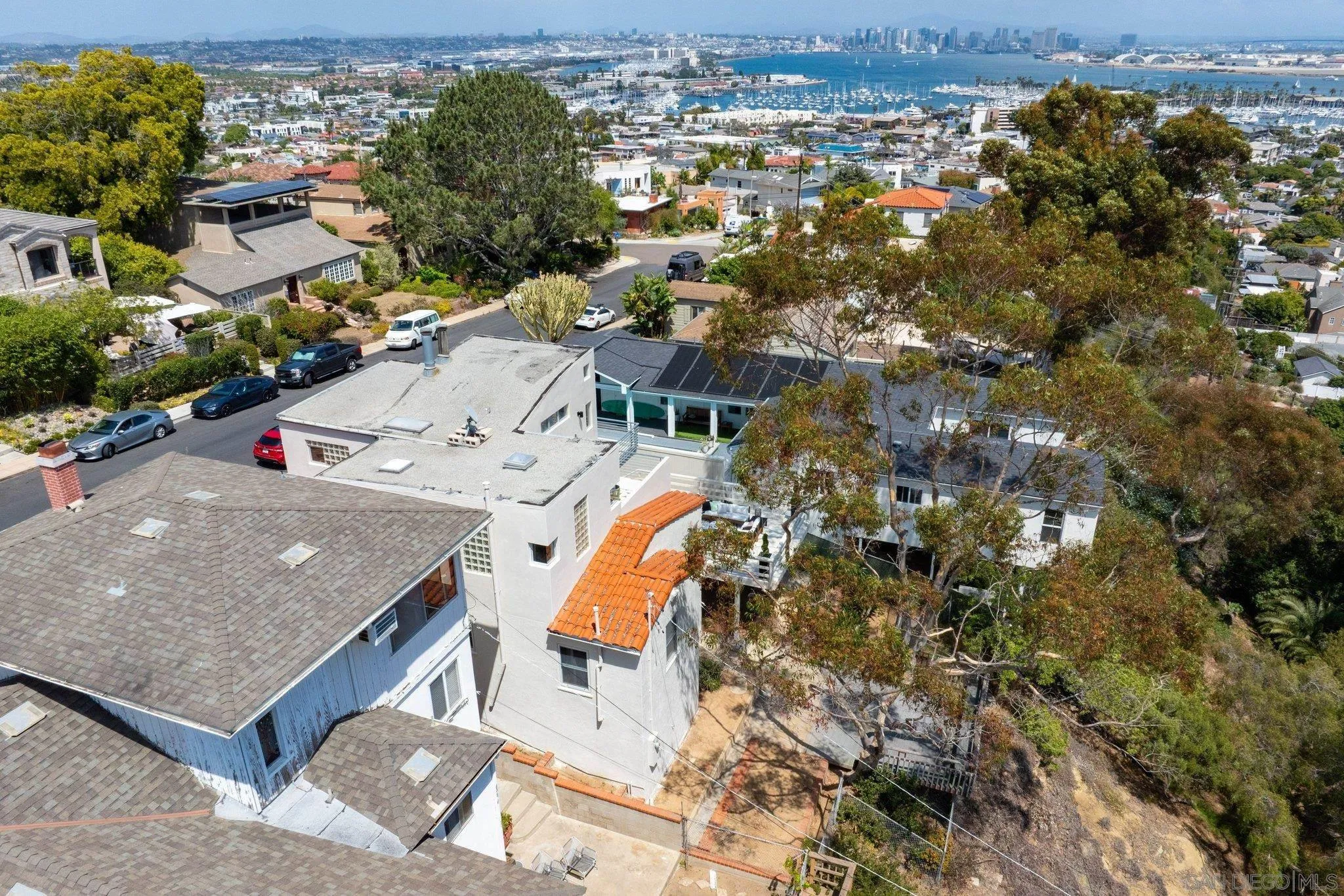 https://cdn.realtyfeed.com/cdn/127/260011726/e3a47da74d1d29abd6efa7383931d206.webp