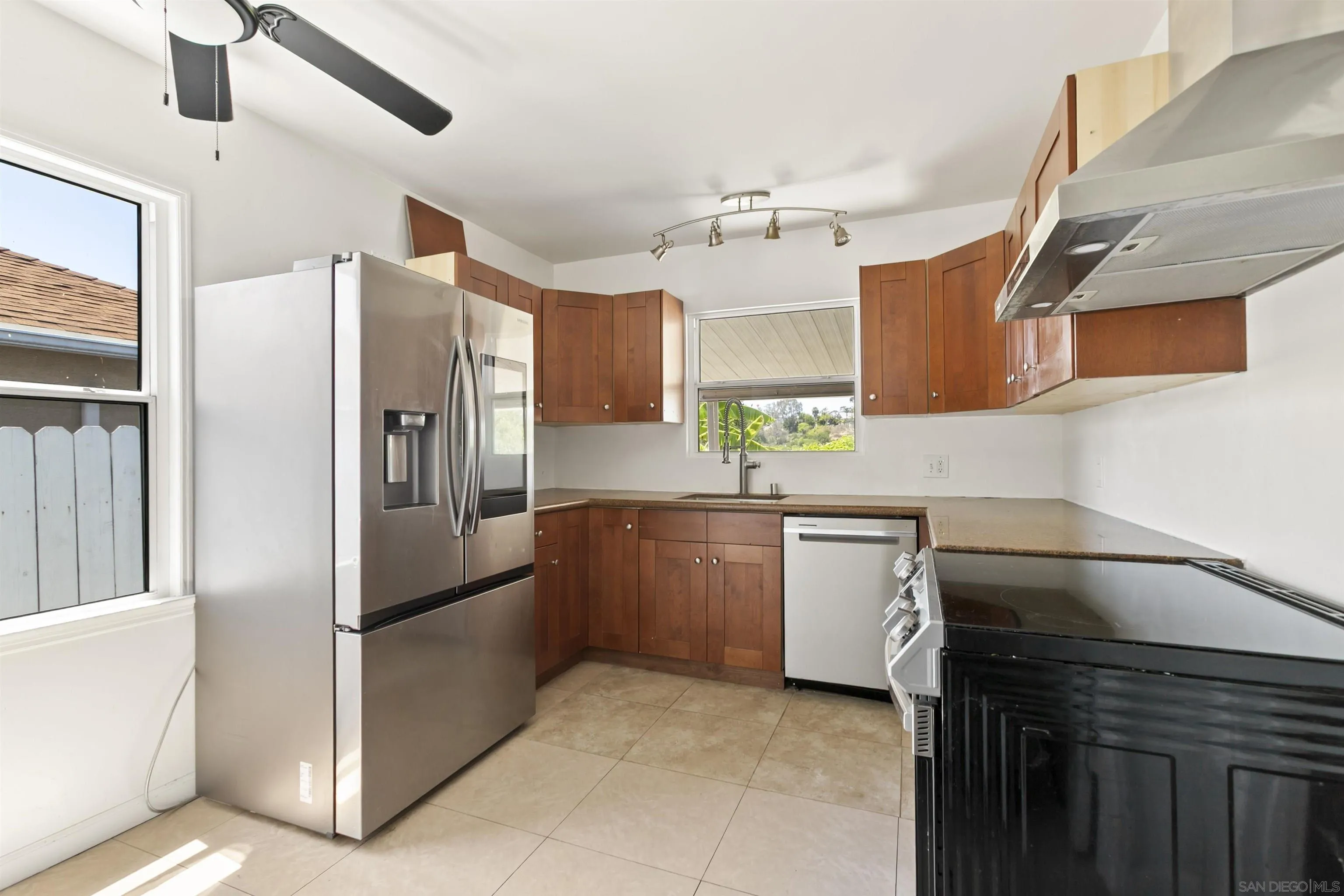https://cdn.realtyfeed.com/cdn/127/260011730/37ead3b970be944c33029894545b572b.webp