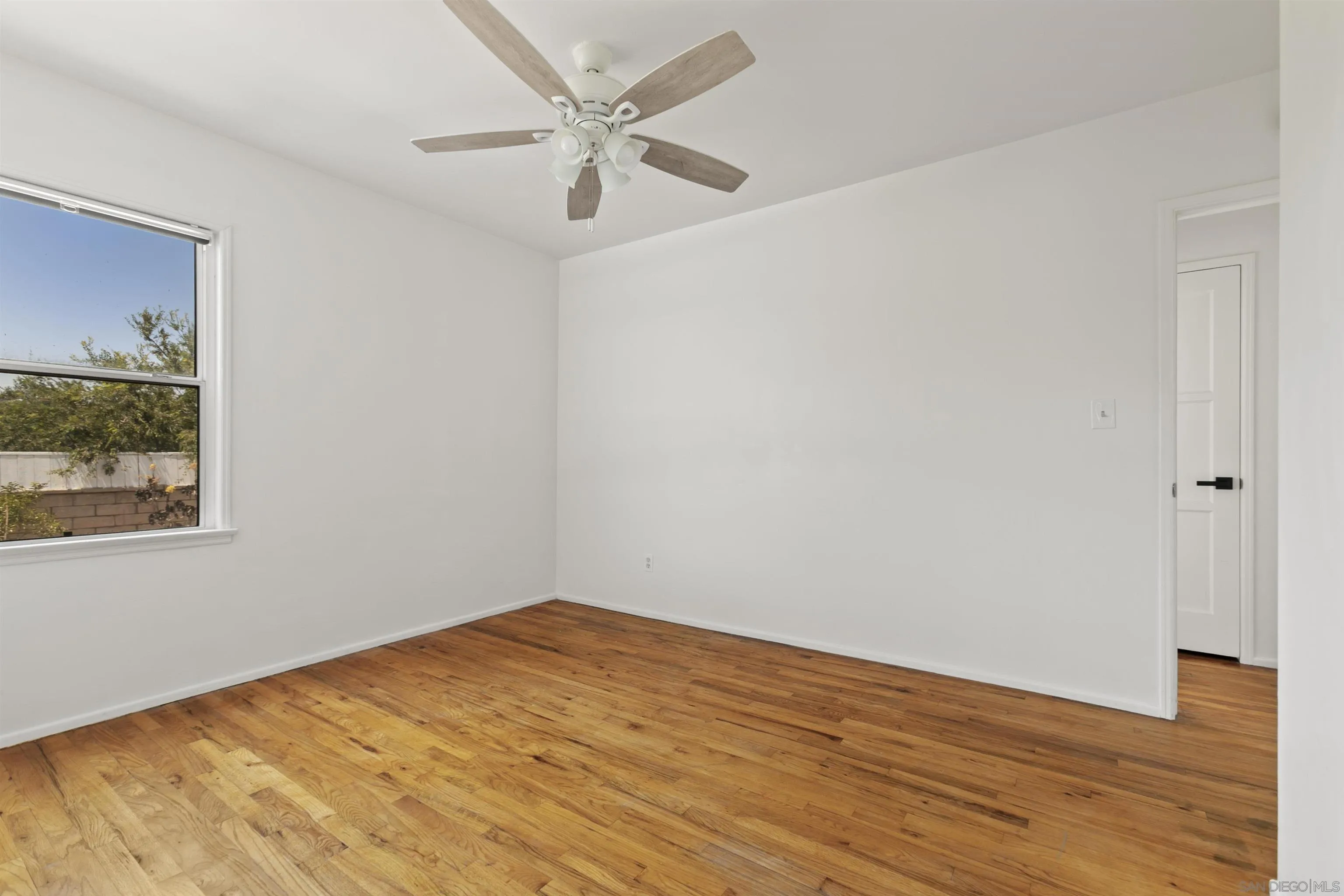 https://cdn.realtyfeed.com/cdn/127/260011730/6493b3433dfa8525fa03236ff64b1b6e.webp