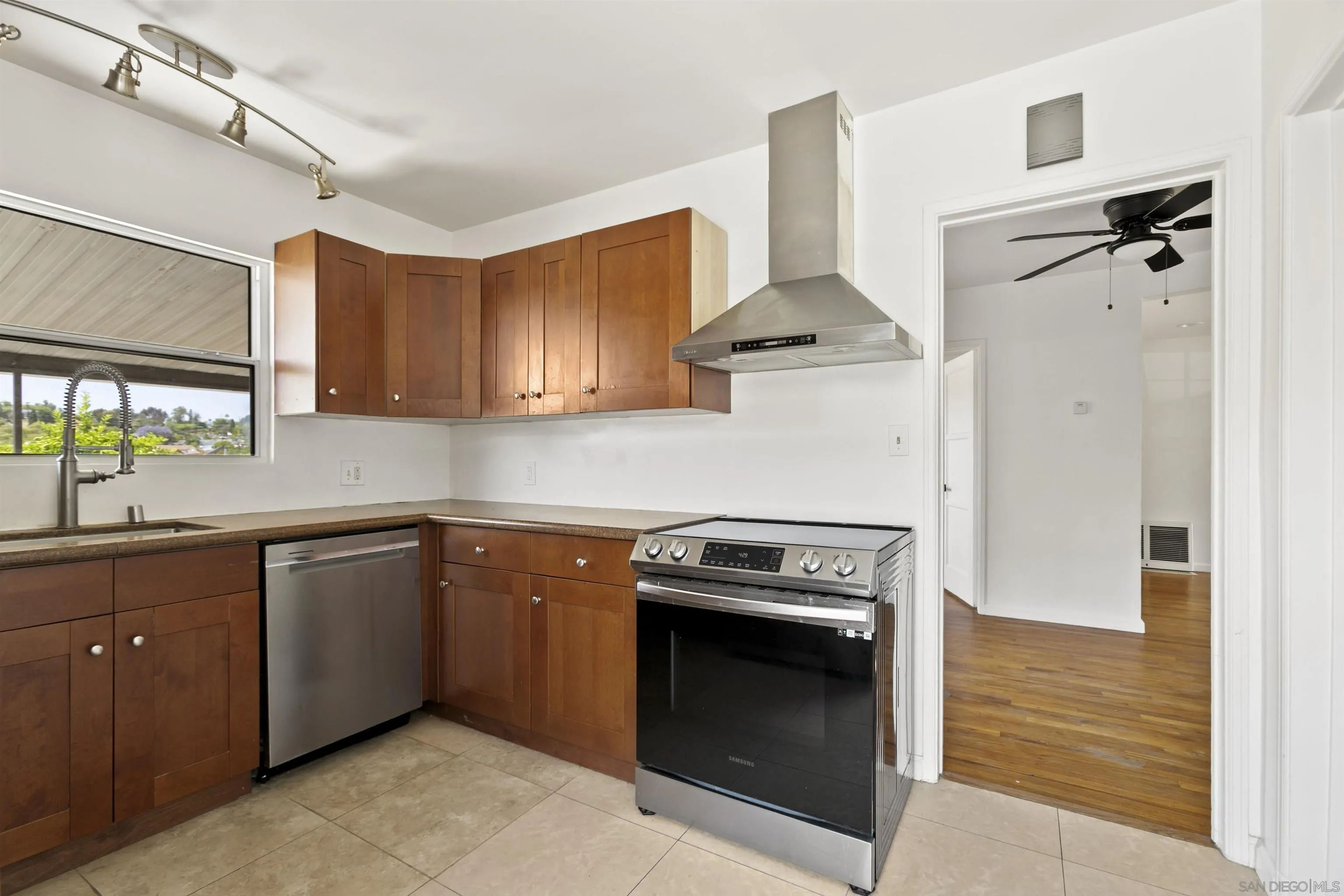 https://cdn.realtyfeed.com/cdn/127/260011730/e84ca65aeca335dbfe3dd8265f0b055f.webp