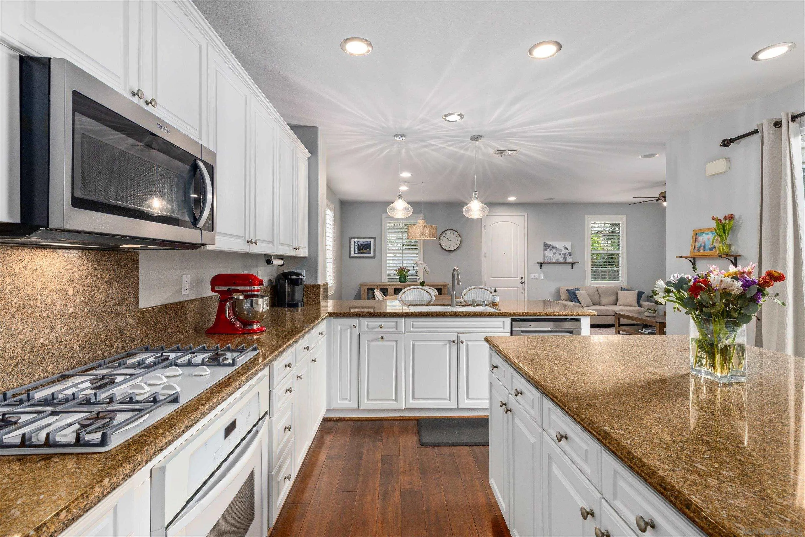 https://cdn.realtyfeed.com/cdn/127/260011734/1e10bfb0acbb39a825a3d753fc8322b9.webp