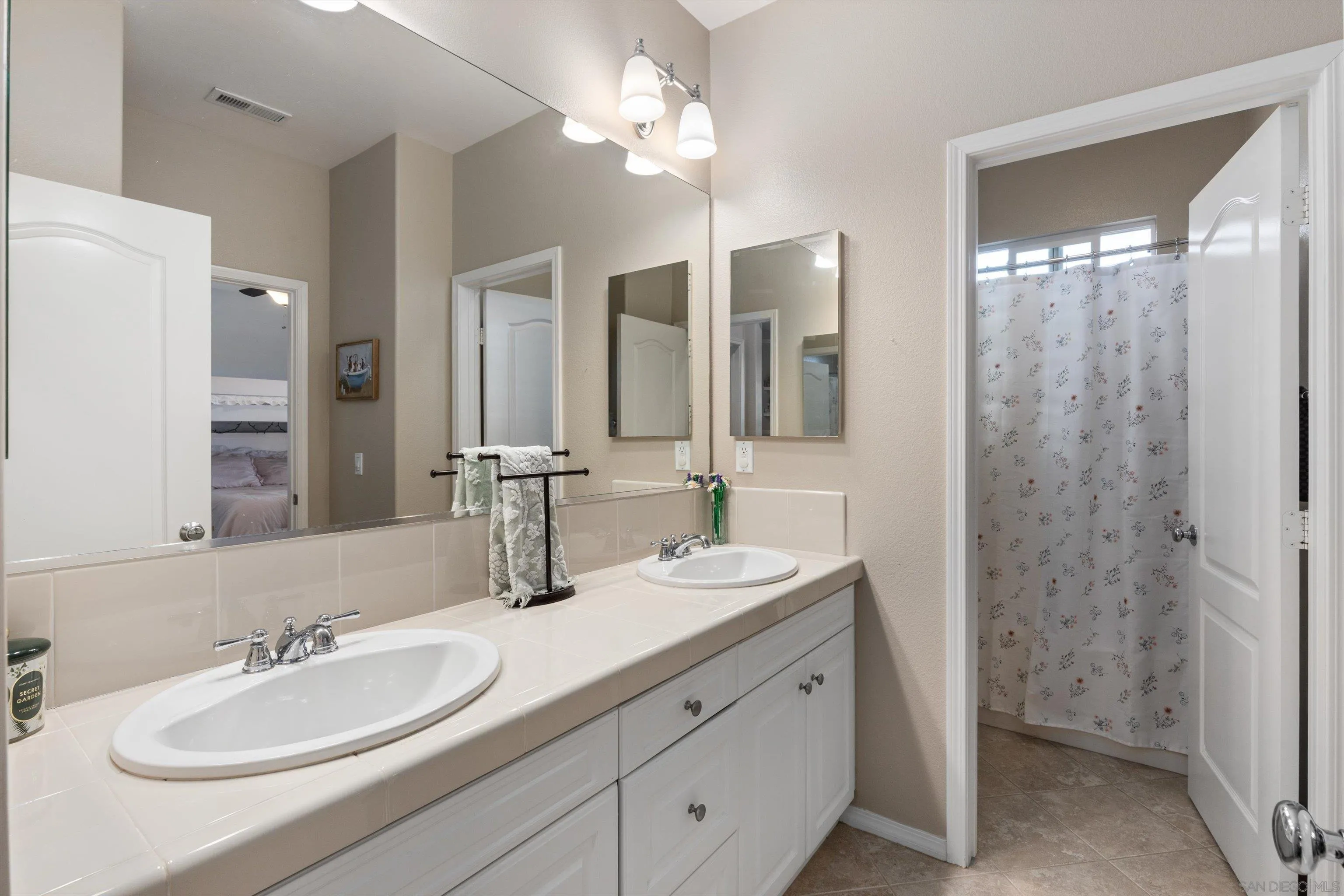 https://cdn.realtyfeed.com/cdn/127/260011734/2808825f2faecae987858c9174342f8b.webp