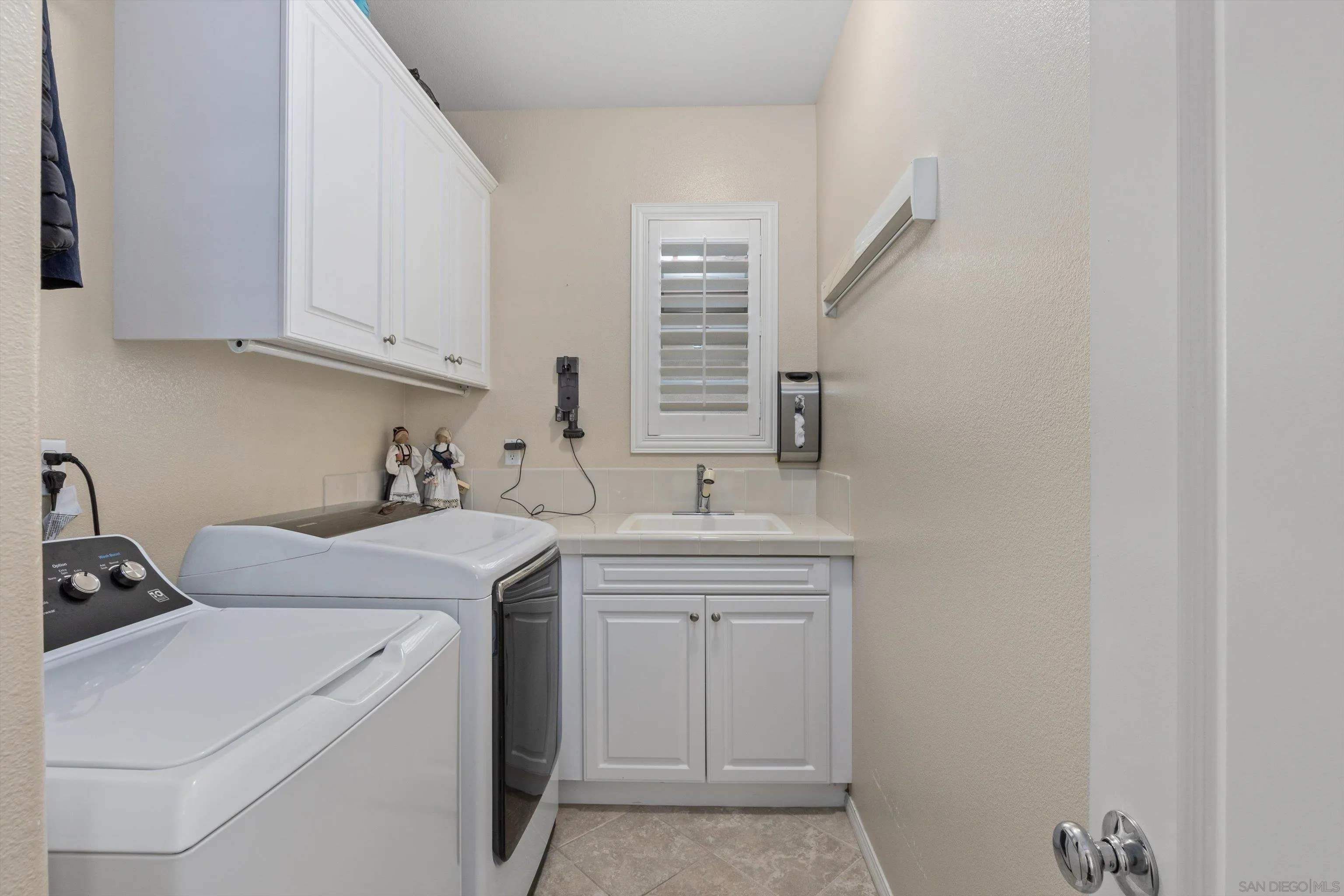 https://cdn.realtyfeed.com/cdn/127/260011734/5d27f896cc1150d1ce30ba4abc197b38.webp