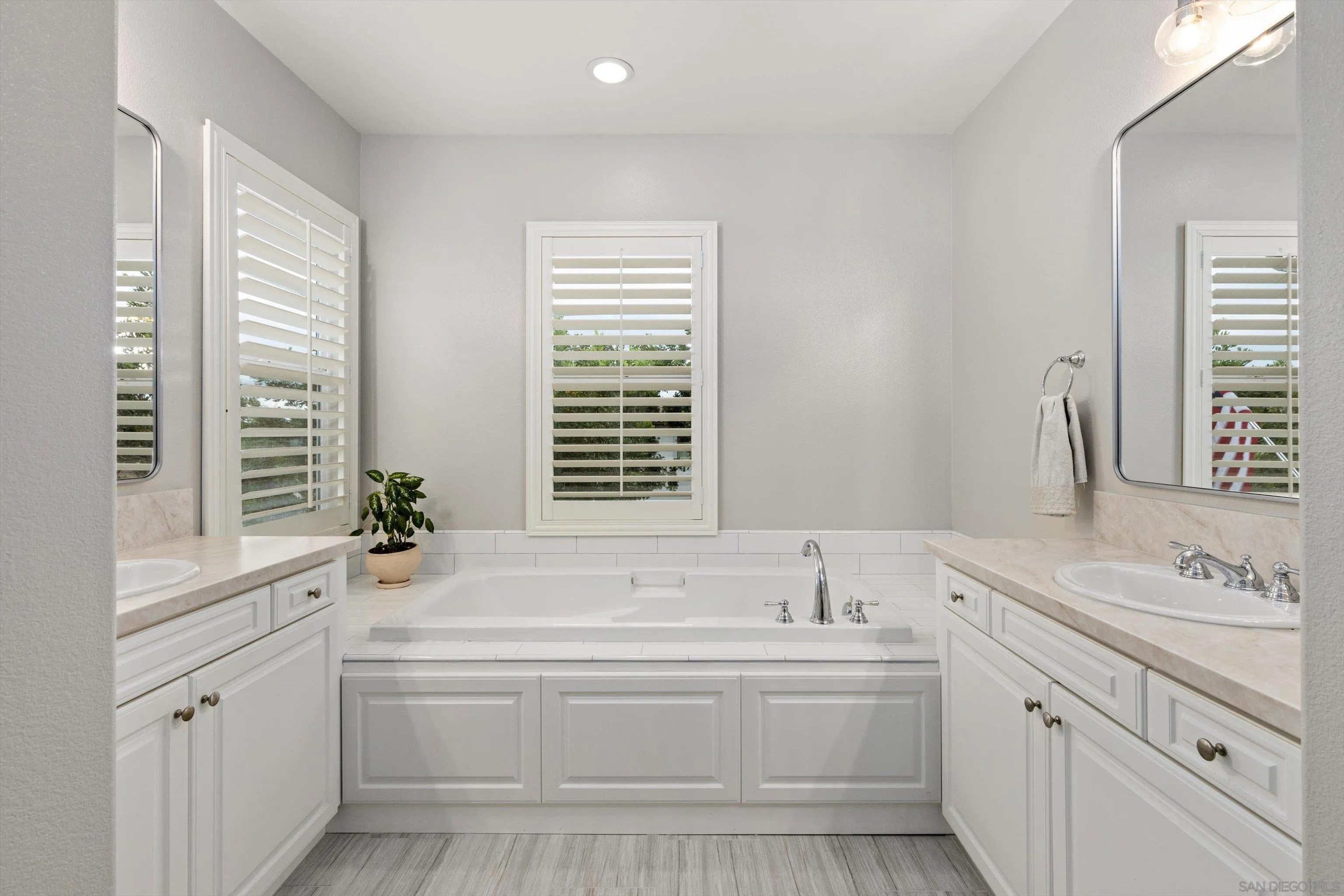 https://cdn.realtyfeed.com/cdn/127/260011734/babd4b5d9afea06b6bd36120772db9b9.webp