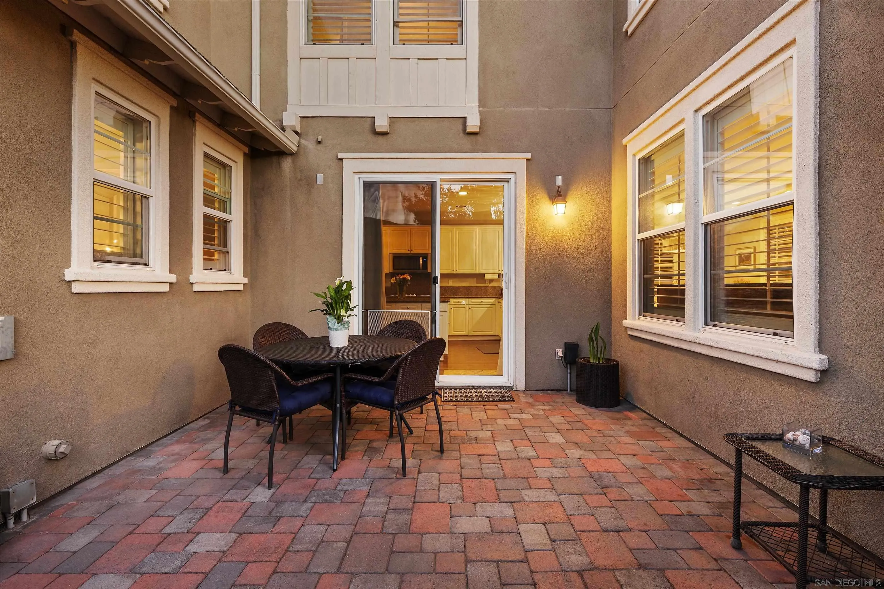 https://cdn.realtyfeed.com/cdn/127/260011734/bd2bcec667cb400b87b5c8bb5b2ba53b.webp