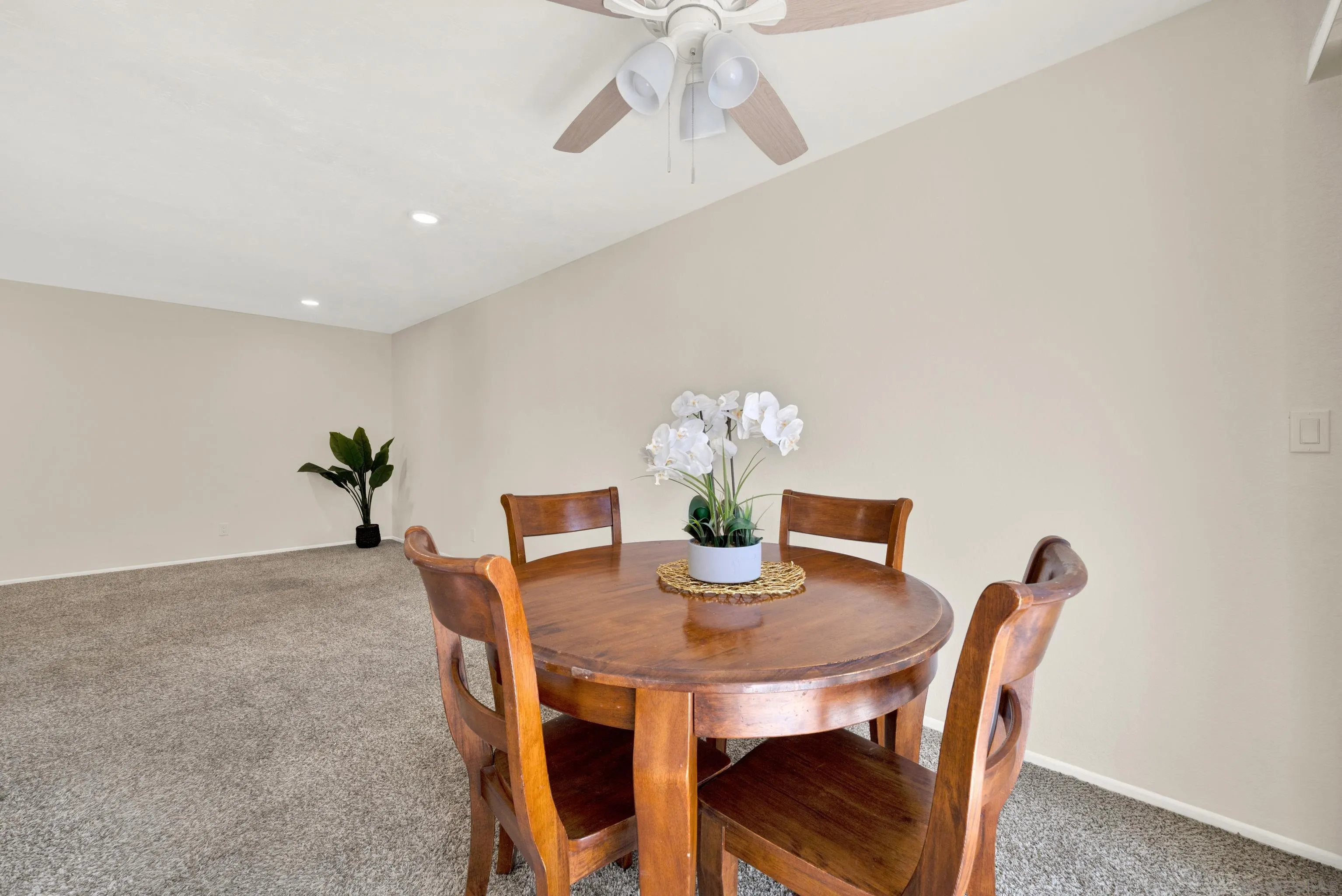 https://cdn.realtyfeed.com/cdn/127/260011738/e3ef1c30120f6ff2634f4bf06e1fc76f.webp