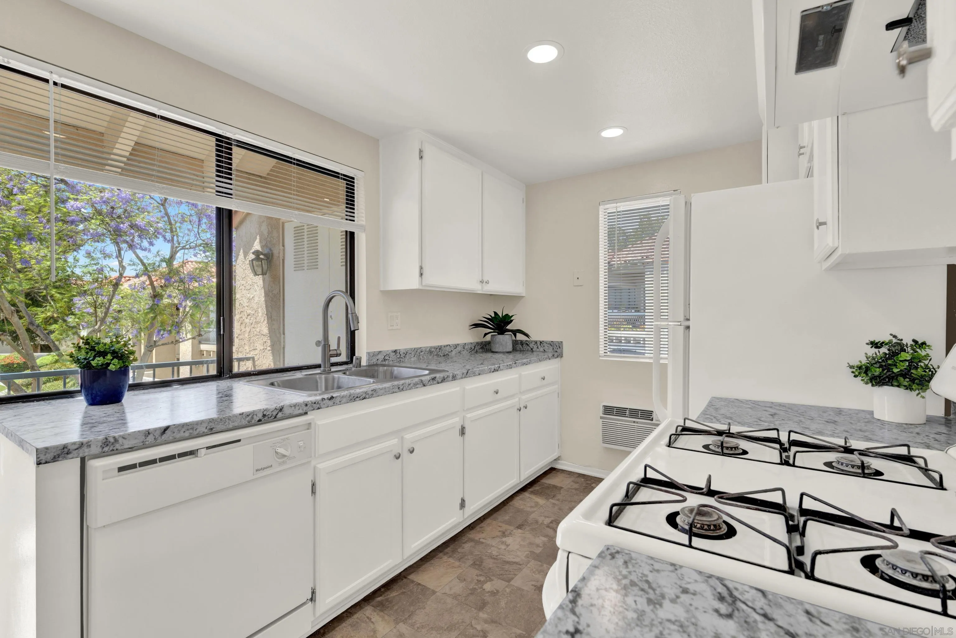 https://cdn.realtyfeed.com/cdn/127/260011738/e71efcaae39602320cd2458896e8fa38.webp