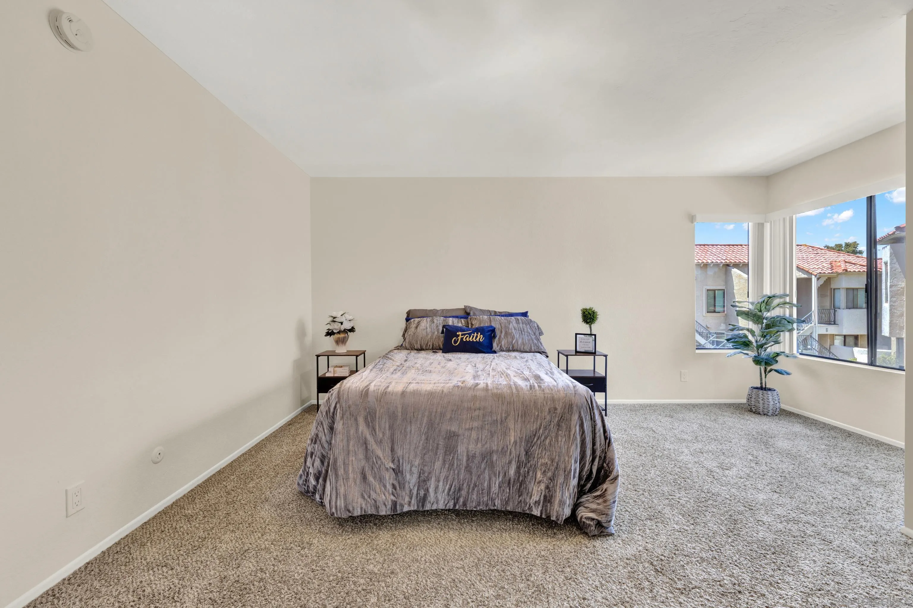 https://cdn.realtyfeed.com/cdn/127/260011738/ee56bc1bc1b6bdfe29df37b7a45d3e6c.webp