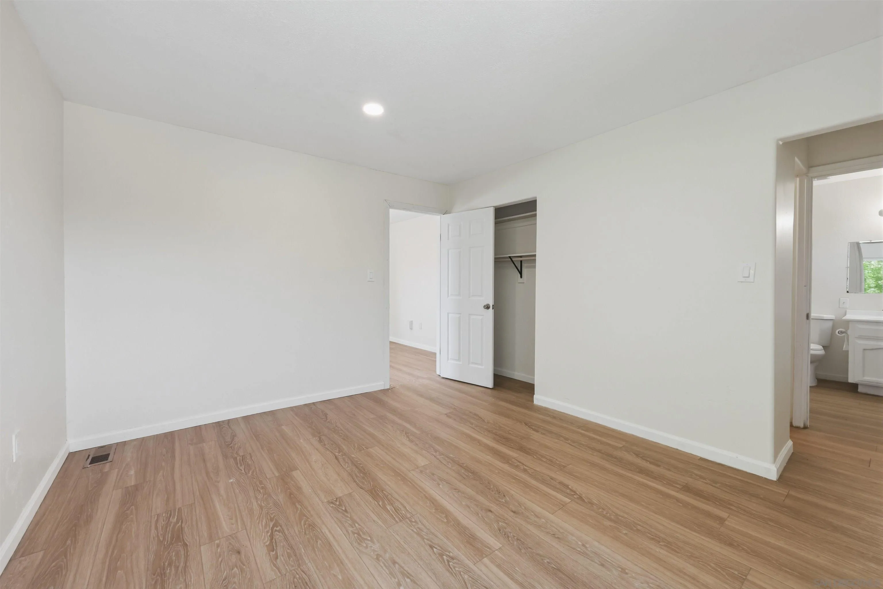 https://cdn.realtyfeed.com/cdn/127/260011739/0e7a82e4554602fa210b1aab2d1ebedb.webp