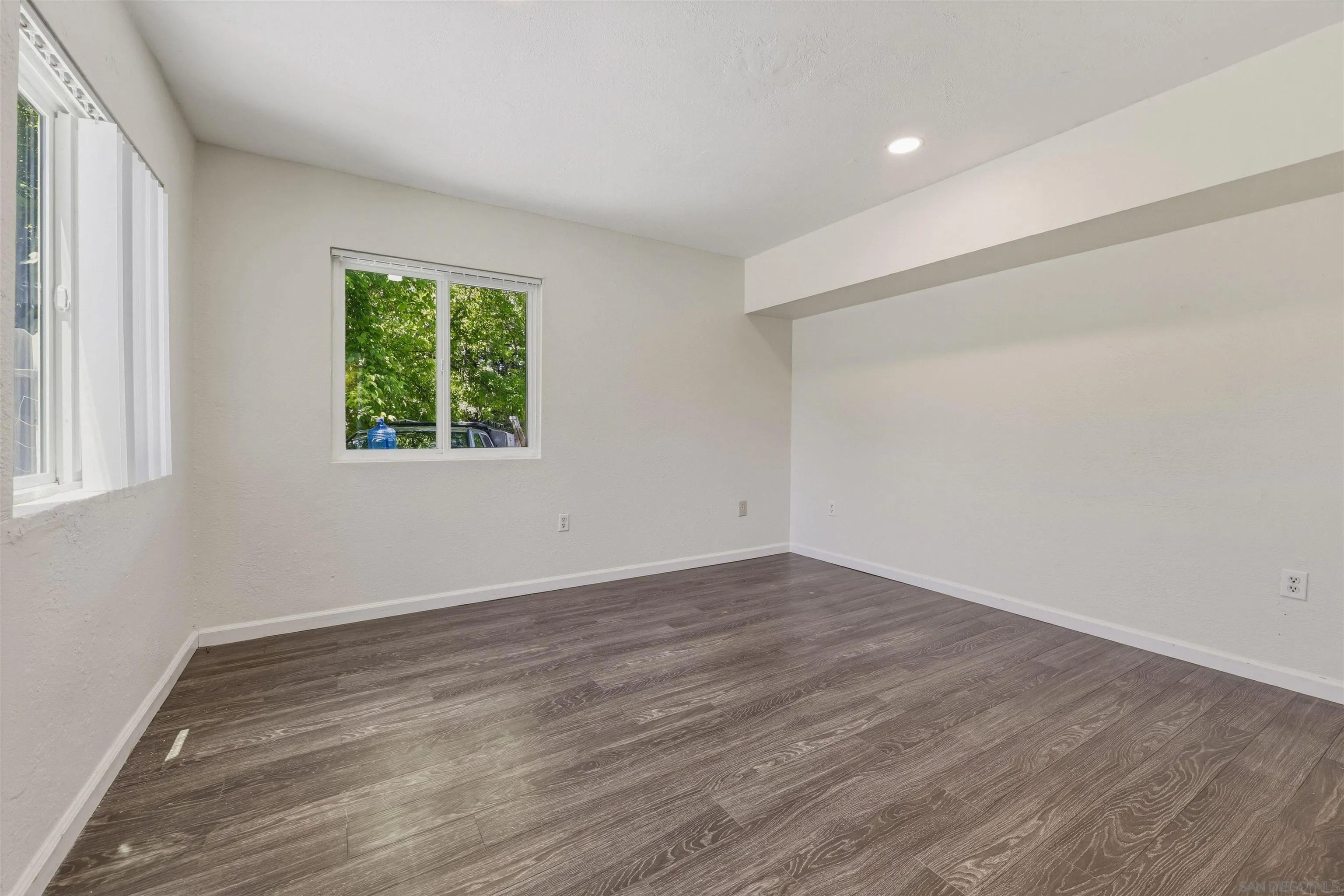 https://cdn.realtyfeed.com/cdn/127/260011739/d5e3a7e5f2bc4972cc1691a9c998e542.webp