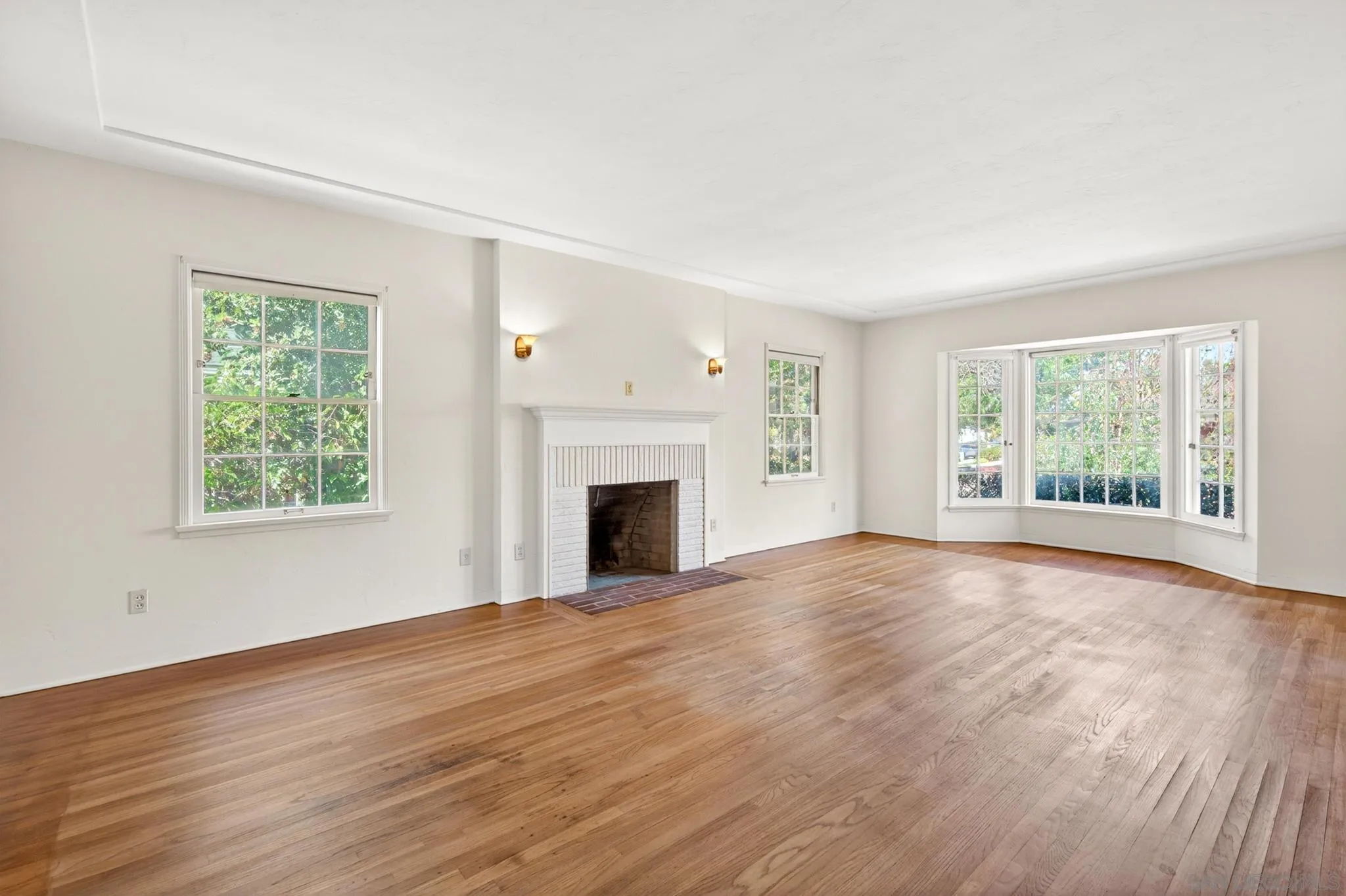 https://cdn.realtyfeed.com/cdn/127/260011746/4db98ef7db484c2a5098067cb0bf59a1.webp