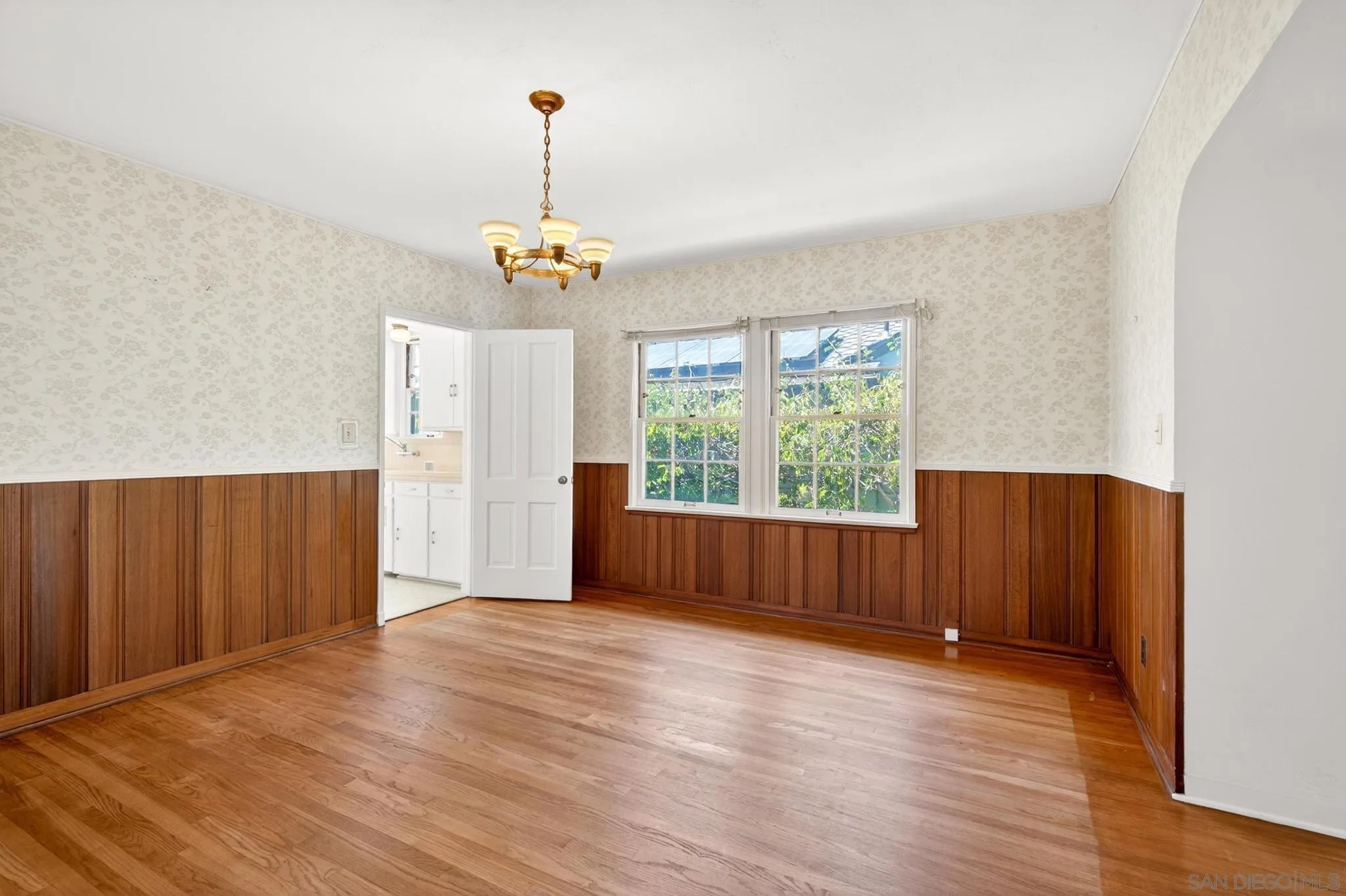 https://cdn.realtyfeed.com/cdn/127/260011746/8bbdf4d70ed09191489a556ab052f50c.webp