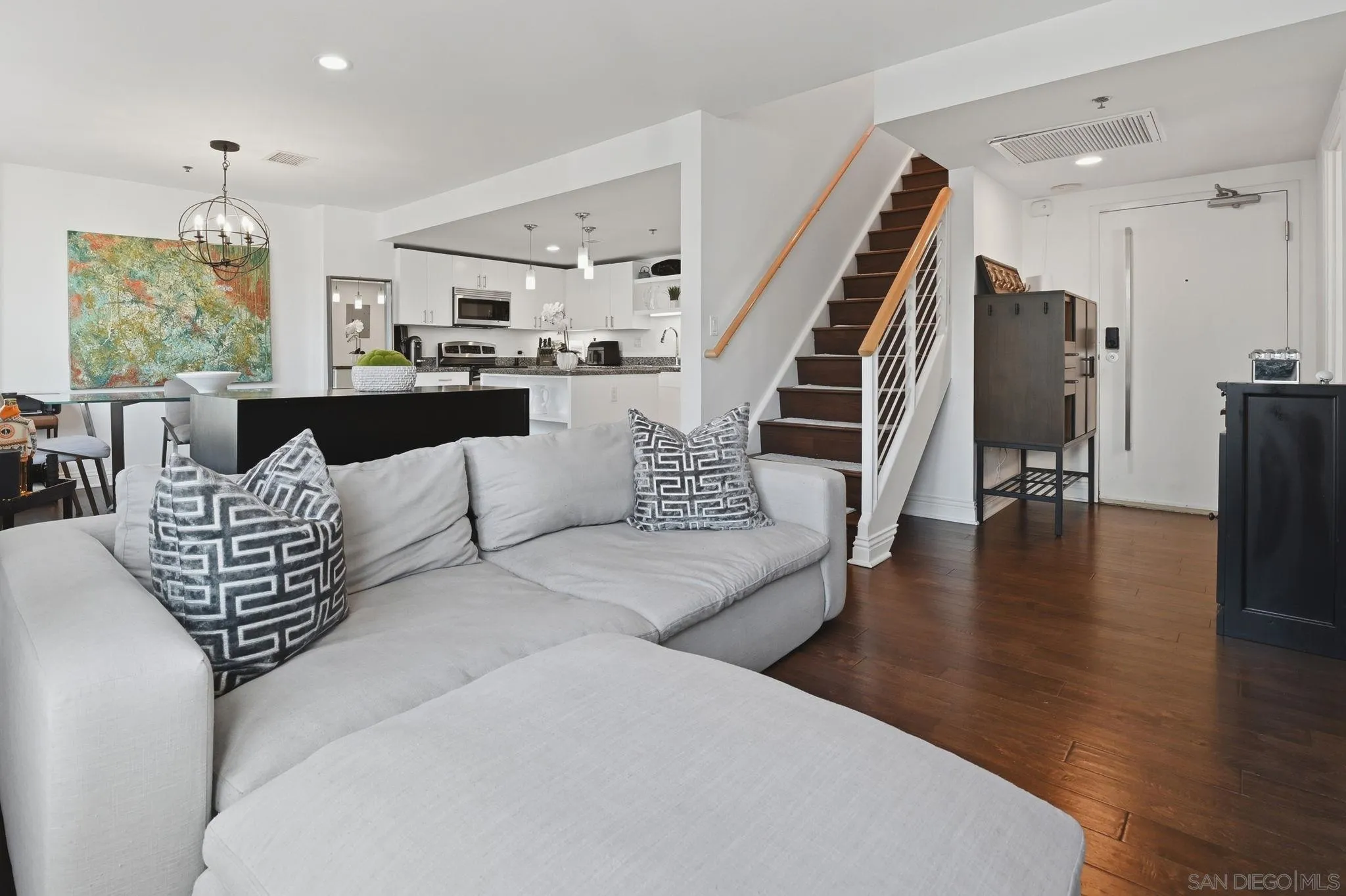 Photo #1: 260011747 Listing: Photo #1