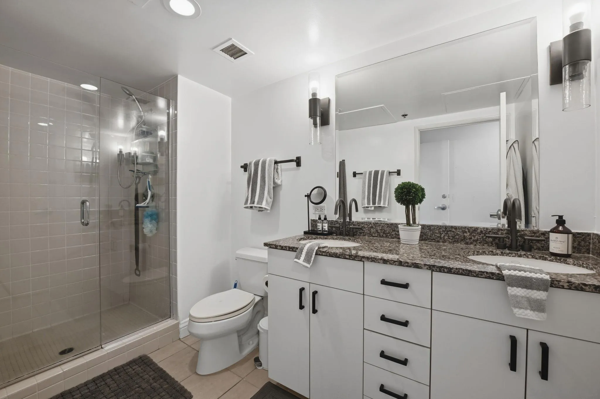 Photo #25: 260011747 Listing: Photo #25