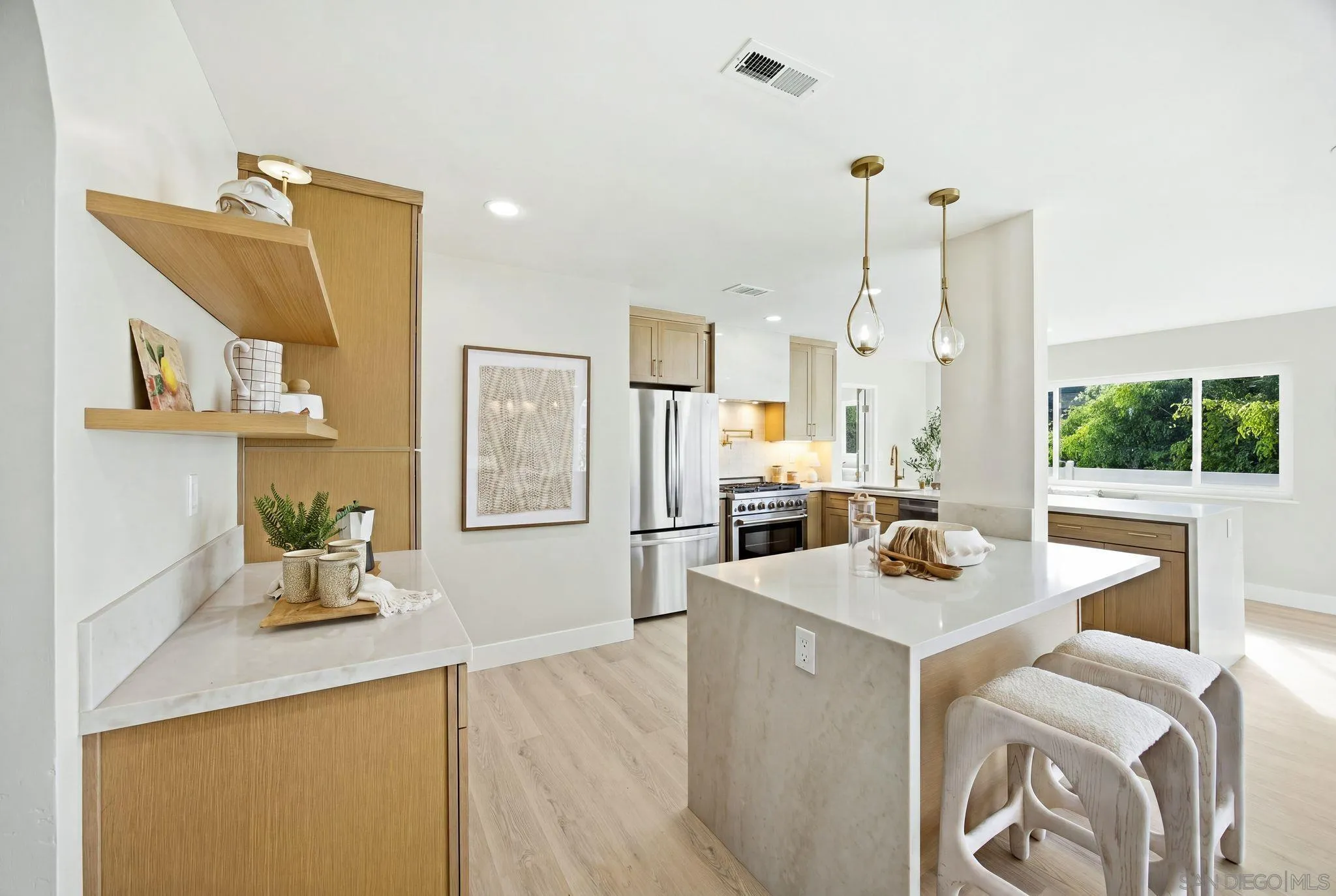 https://cdn.realtyfeed.com/cdn/127/260011749/73b1c5fc033fd4bb659cefc0acfccf33.webp