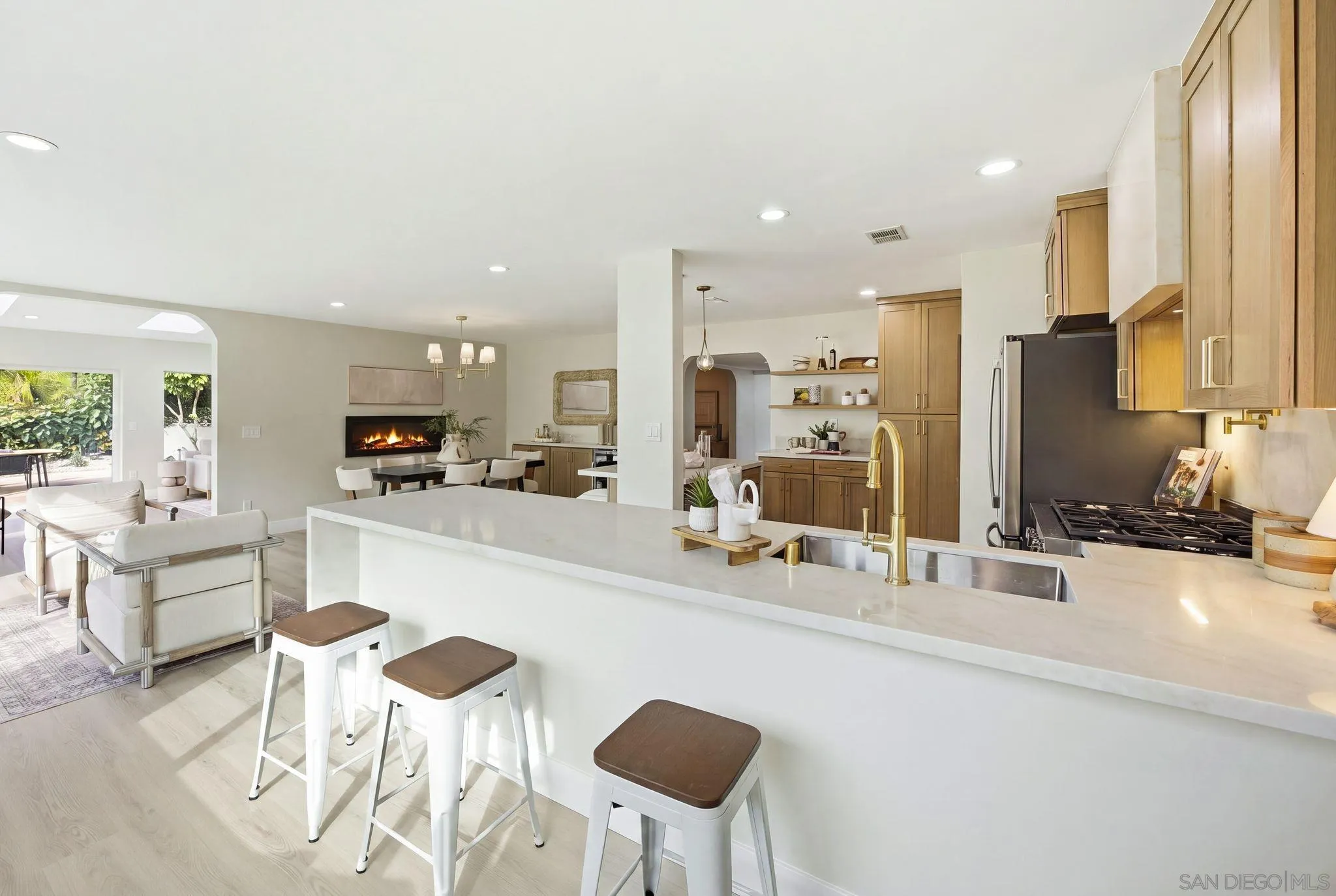 https://cdn.realtyfeed.com/cdn/127/260011749/9b42055253fc0922e4c5272e01839f94.webp