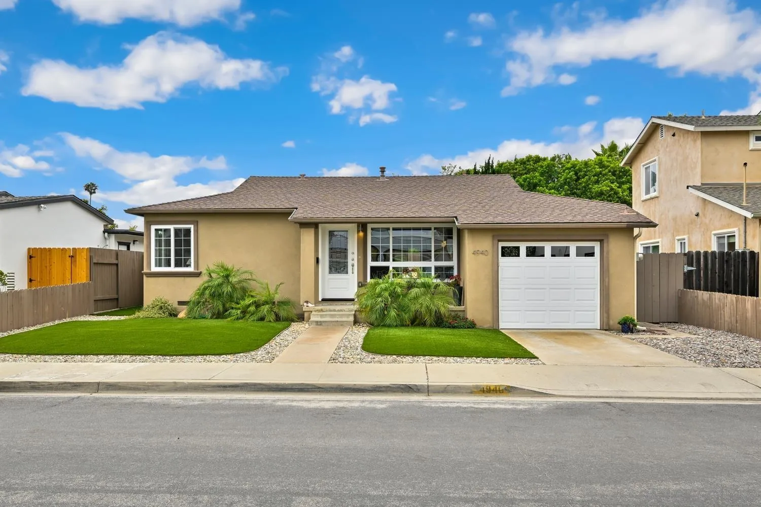 4940 Edwin Pl