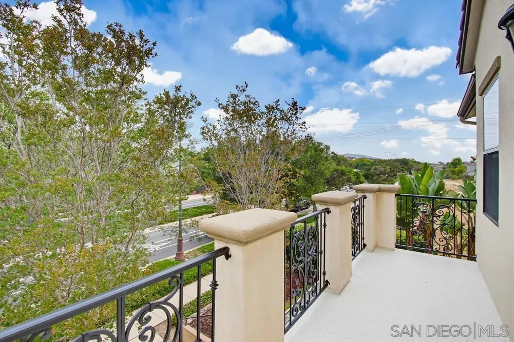 https://cdn.realtyfeed.com/cdn/127/260011761/c18e9fae594f3384b2f968a03c24b2e1.webp
