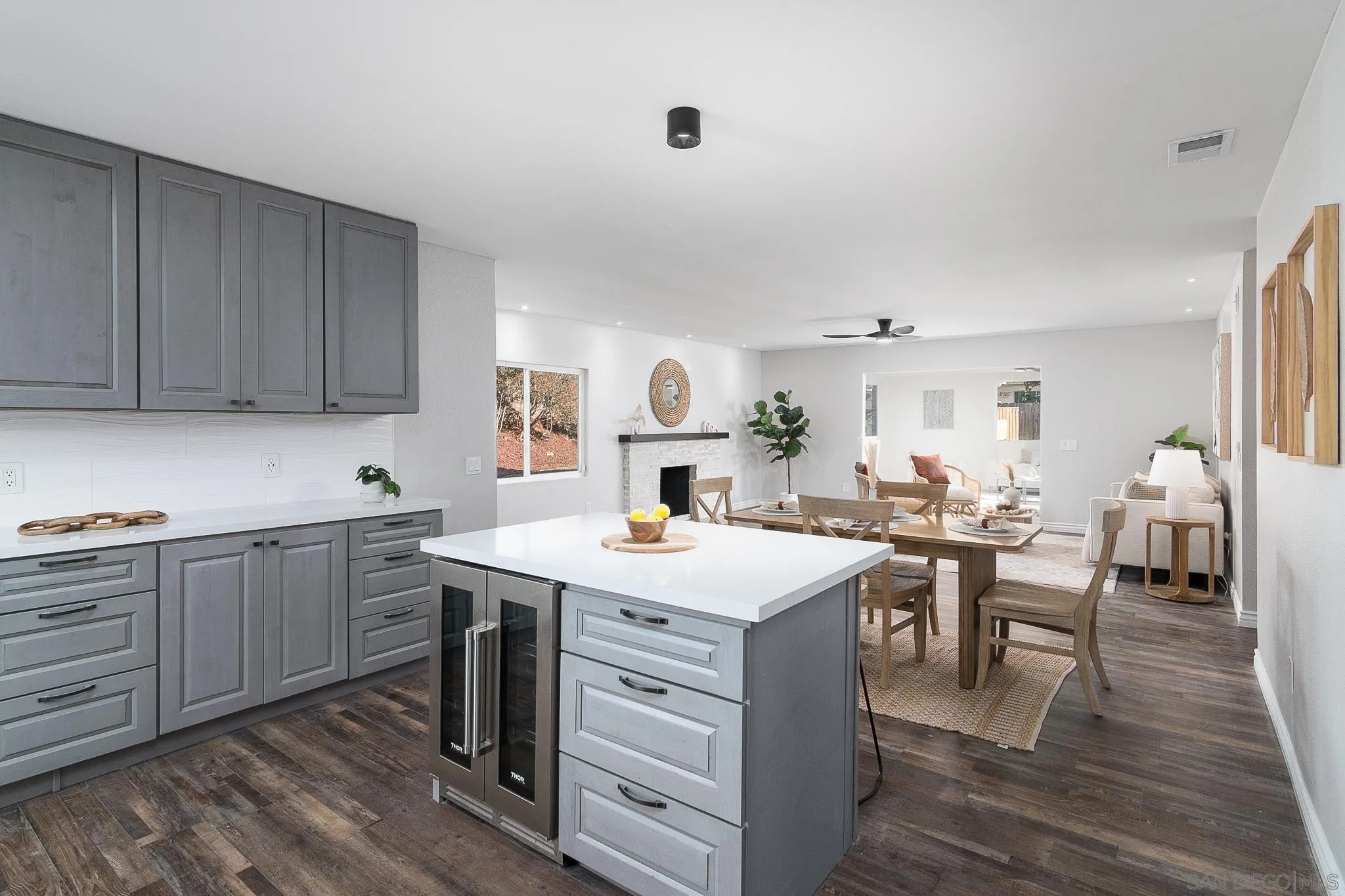 https://cdn.realtyfeed.com/cdn/127/260011767/36f65d841b2ab385910eebb5f1eeee67.webp