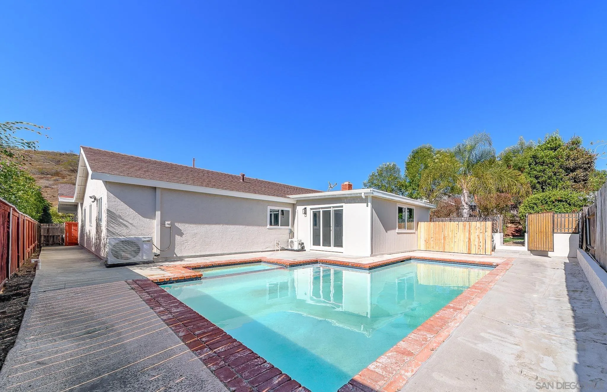 https://cdn.realtyfeed.com/cdn/127/260011767/d626e960410721bbe3e512444c0697b0.webp