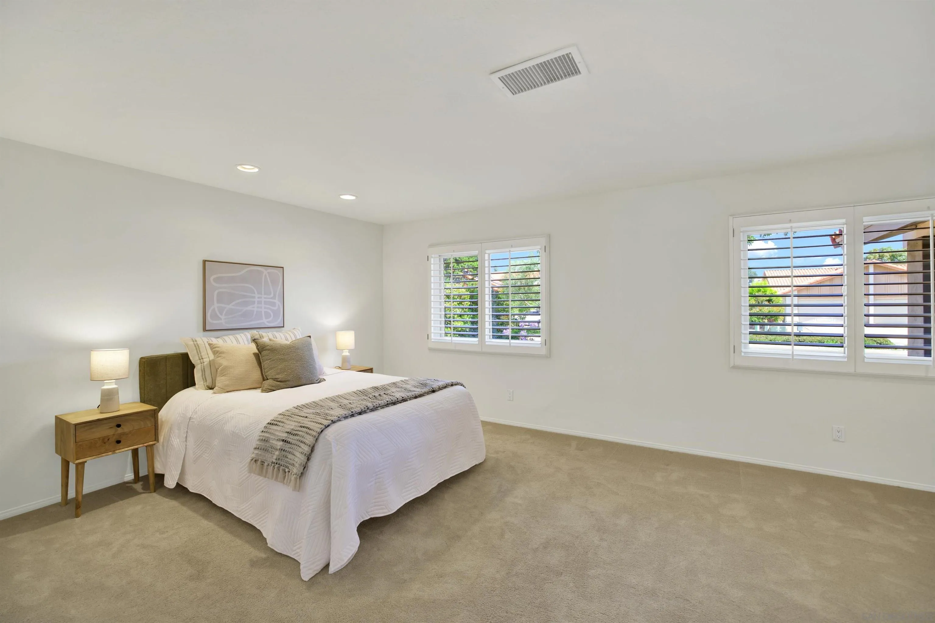 https://cdn.realtyfeed.com/cdn/127/260011775/300dd00b029901a591c43a894eb2b461.webp