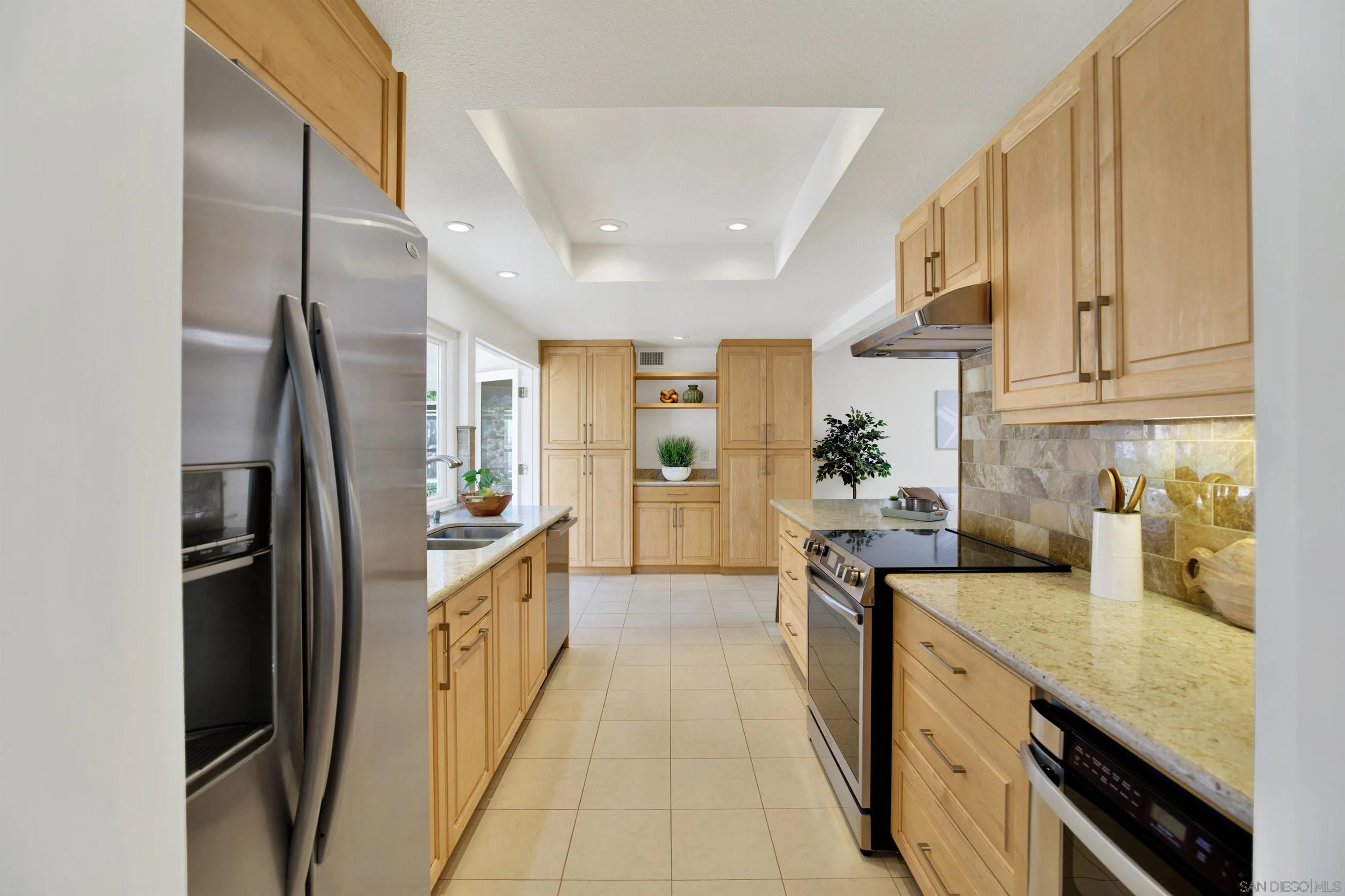 https://cdn.realtyfeed.com/cdn/127/260011775/71e9f1a4d8d74d16af669886809cf975.webp