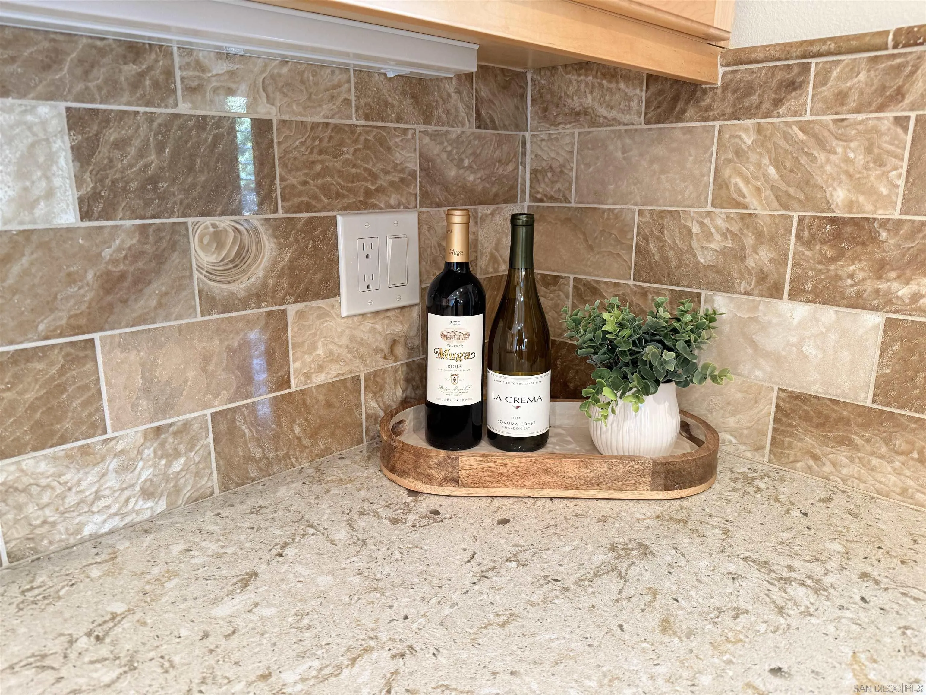 https://cdn.realtyfeed.com/cdn/127/260011775/a4f9b28377fd8dbaf7b7c2ea44709fe3.webp