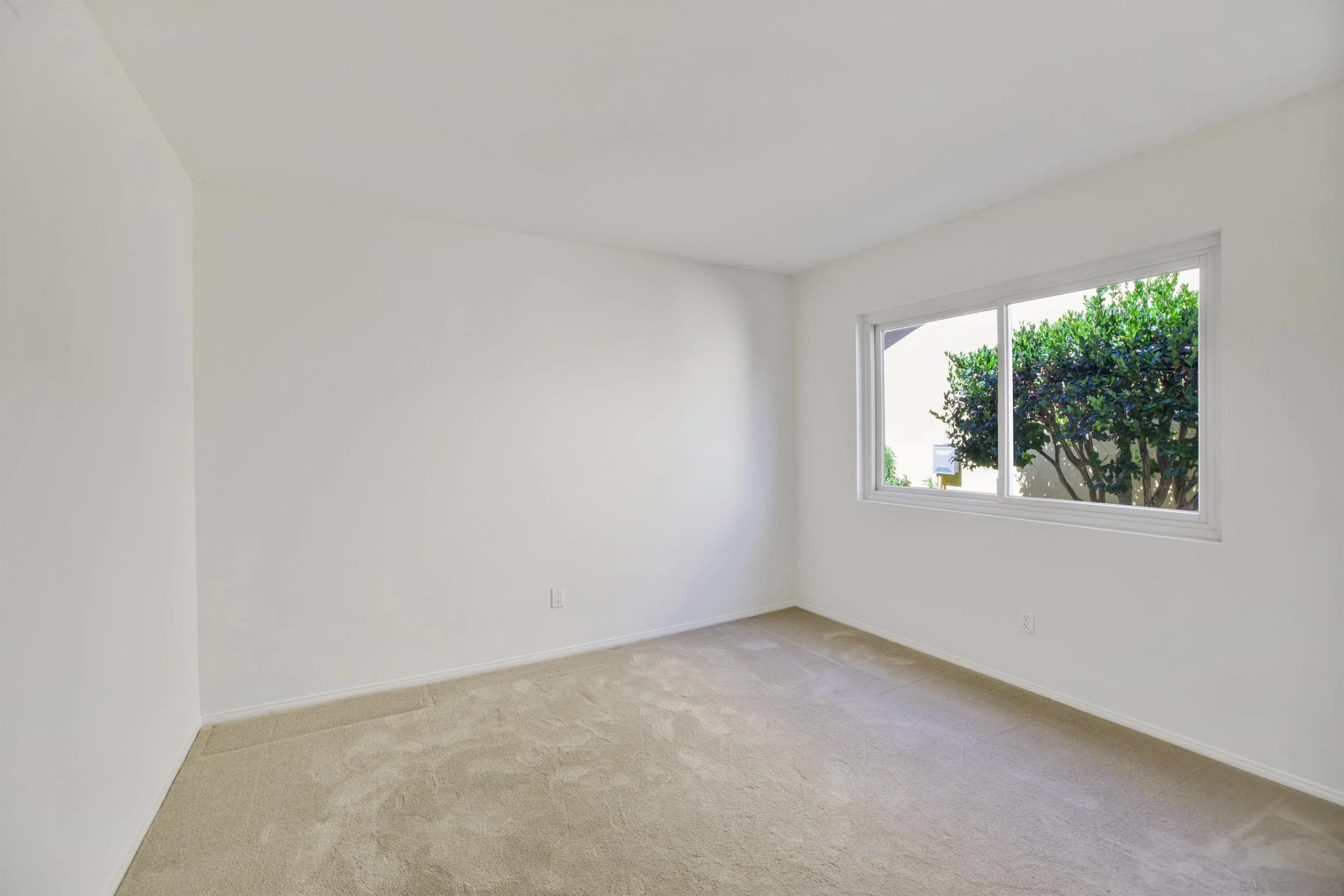 https://cdn.realtyfeed.com/cdn/127/260011775/ddf048d96fe46c2823260340899ddbc4.webp
