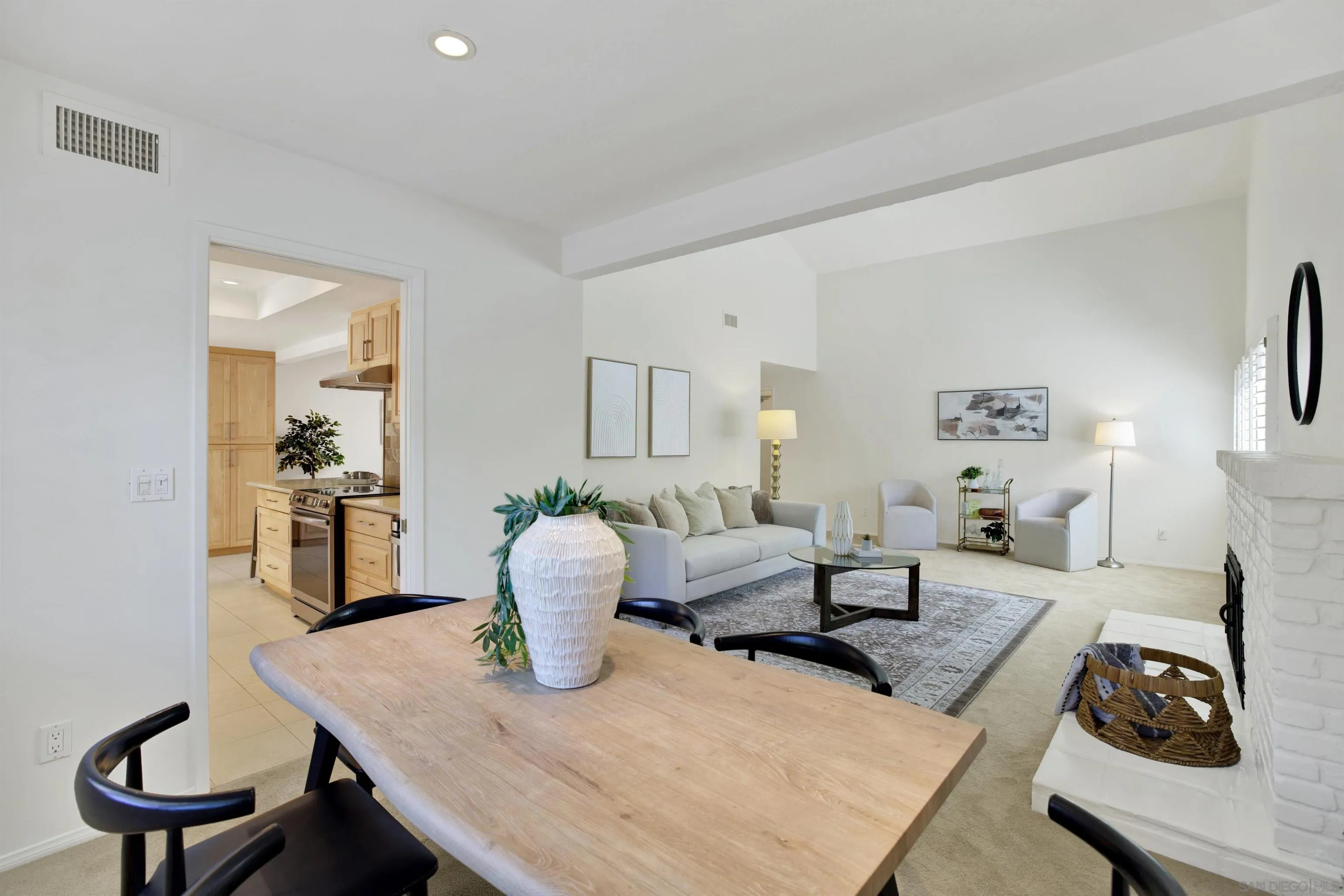 https://cdn.realtyfeed.com/cdn/127/260011775/e1c6e79462471369833cc3ab6cd7d25f.webp