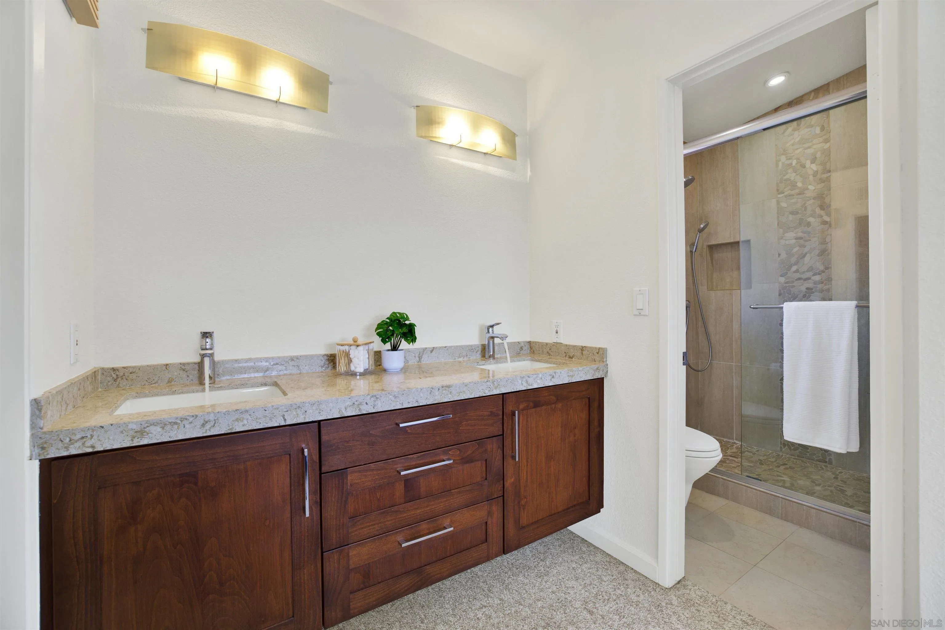 https://cdn.realtyfeed.com/cdn/127/260011775/e3c9cc86229310cb6ef1868625a0909f.webp