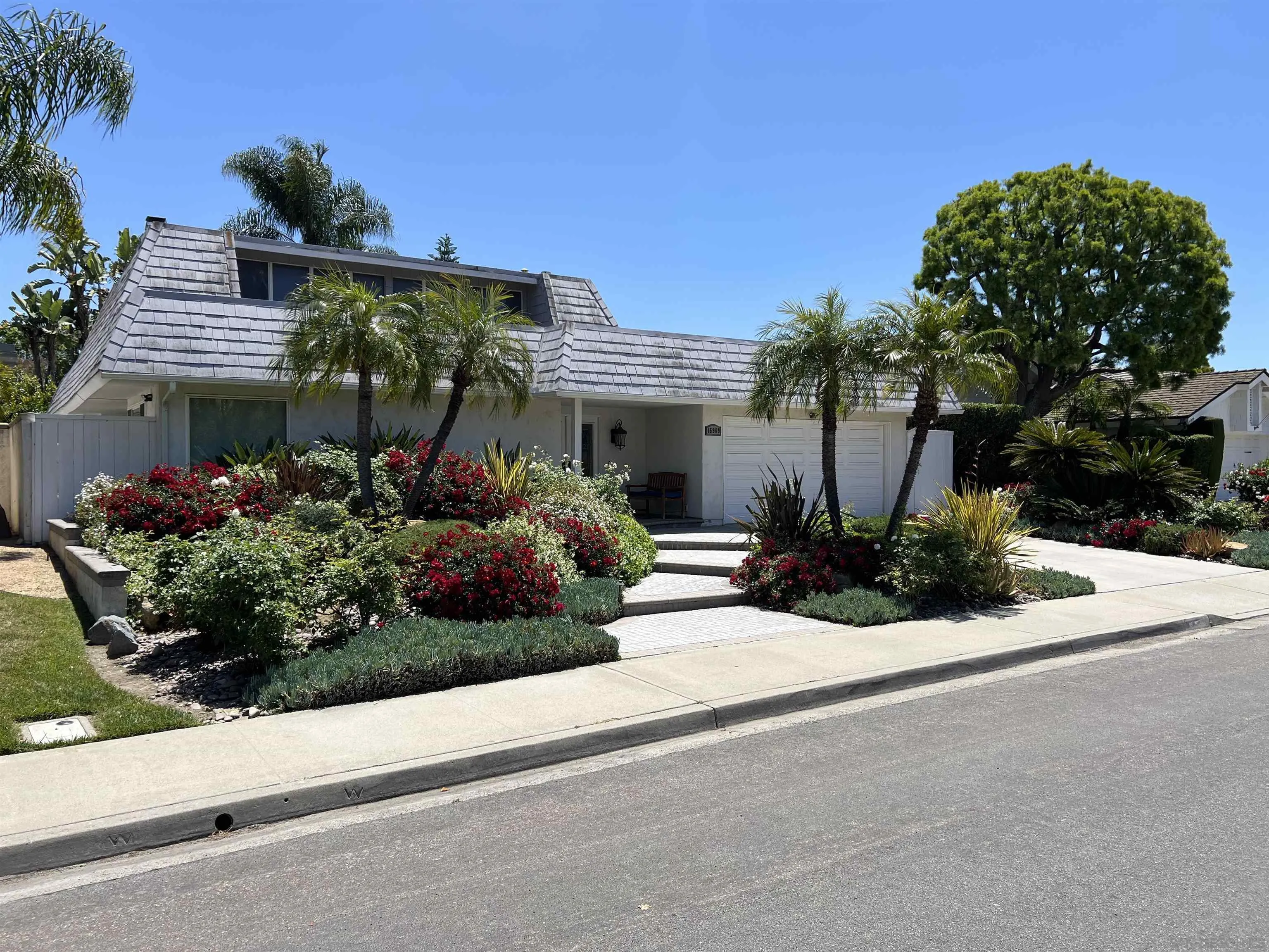 https://cdn.realtyfeed.com/cdn/127/260011777/0fbd86701a2247a03063e2e52796fc0b.webp