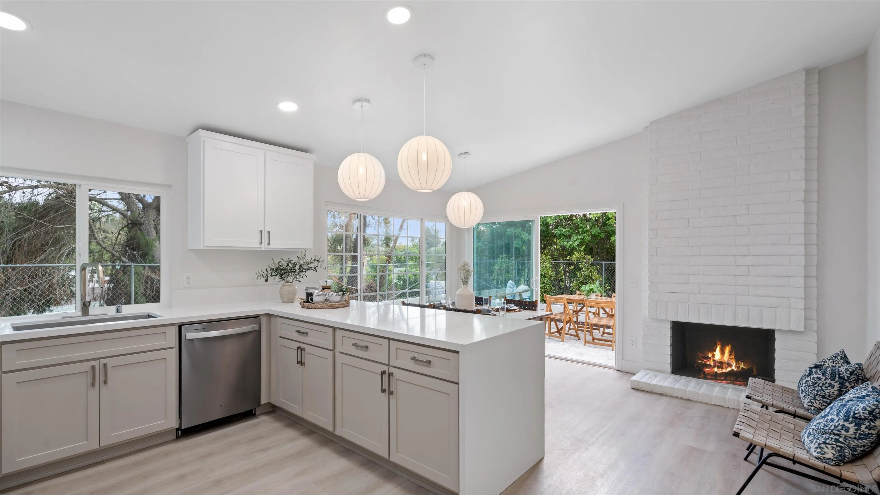 https://cdn.realtyfeed.com/cdn/127/260011779/387054da95fd58e29269b471d7b35fc5.webp