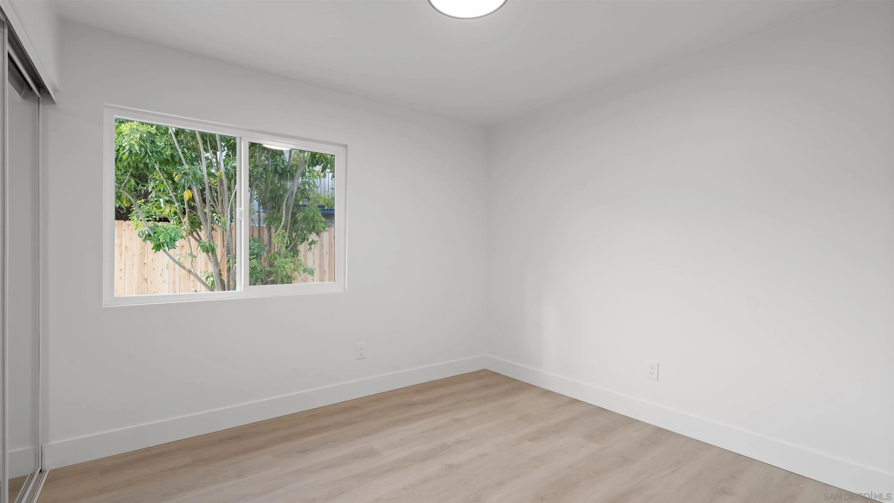 https://cdn.realtyfeed.com/cdn/127/260011779/8d9a52260faf30b7a1b56ba4946b5e1a.webp