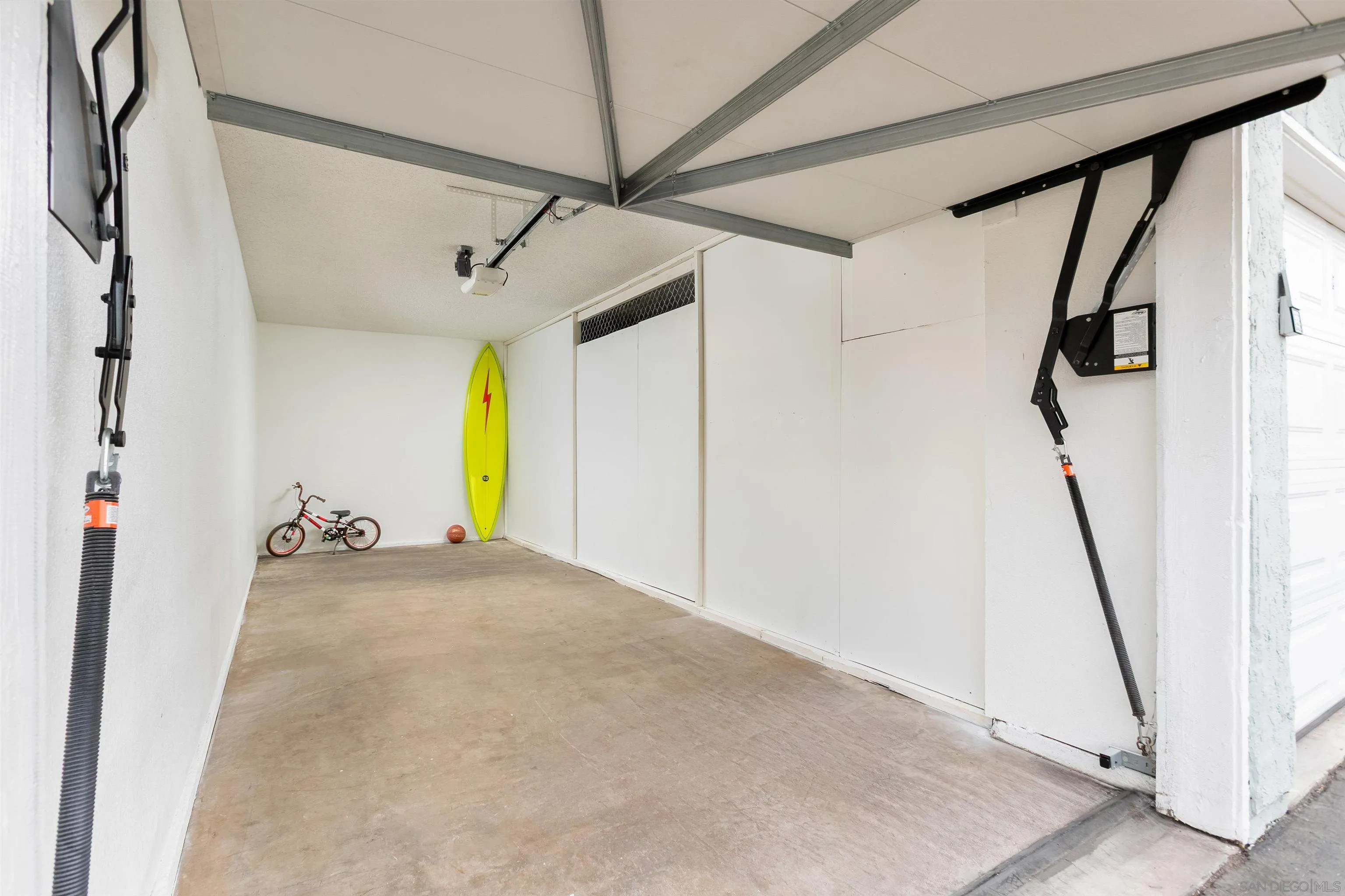 https://cdn.realtyfeed.com/cdn/127/260011780/fbd593f8af6c26c50351c368ad90621b.webp