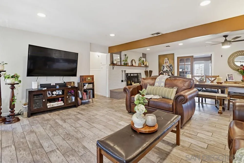 https://cdn.realtyfeed.com/cdn/127/260011781/792ec6b6f52bc247060150da05487ffe.webp
