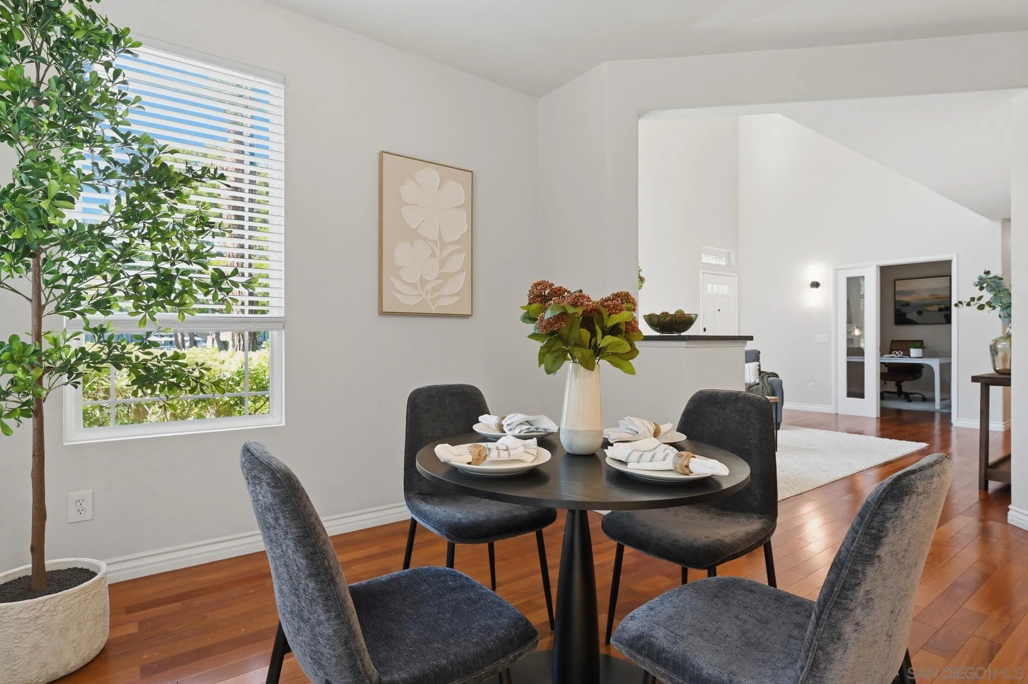 https://cdn.realtyfeed.com/cdn/127/260011786/185e63998825d9ef9b654bb019ffe2ab.webp
