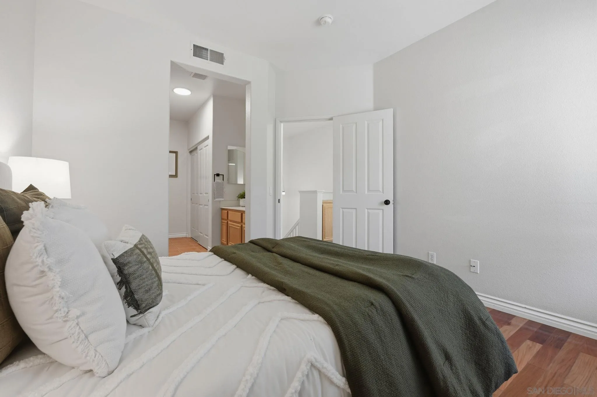 https://cdn.realtyfeed.com/cdn/127/260011786/3878ed1c95590cbee0daa1288c42d91e.webp