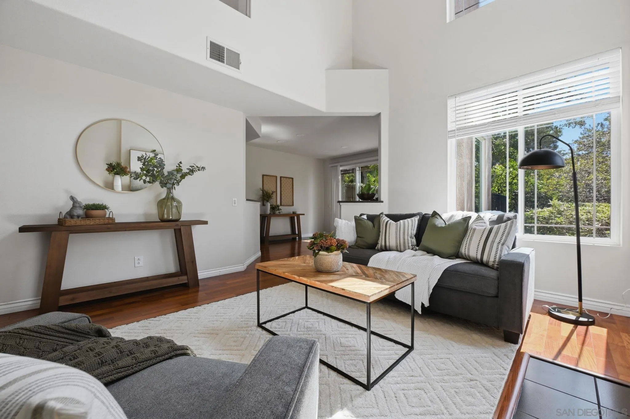 https://cdn.realtyfeed.com/cdn/127/260011786/40f896b92ce4c9146d32466acdbfd9d3.webp