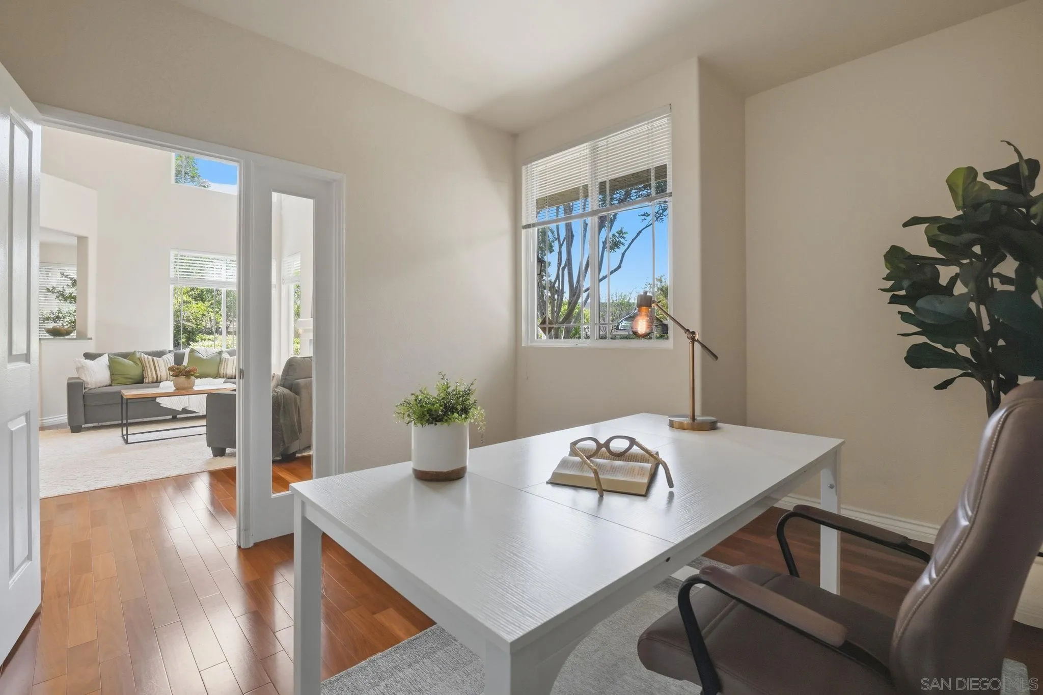 https://cdn.realtyfeed.com/cdn/127/260011786/4bf41537e283db4936ede9dc084d494d.webp